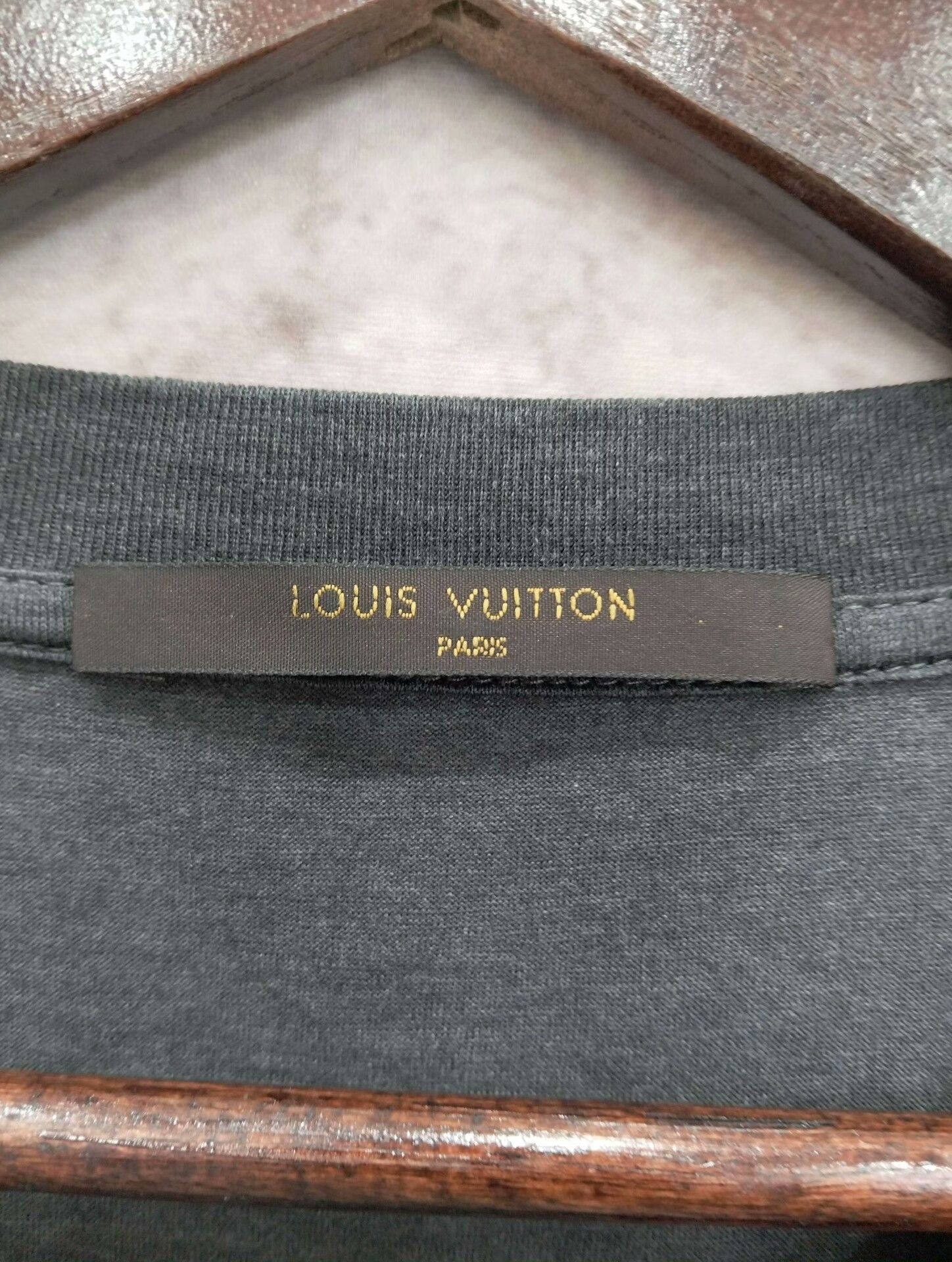 Louis Vuitton Louis Vuitton T-Shirt L Men Size US L / EU 52-54 / 3 - 3 Thumbnail