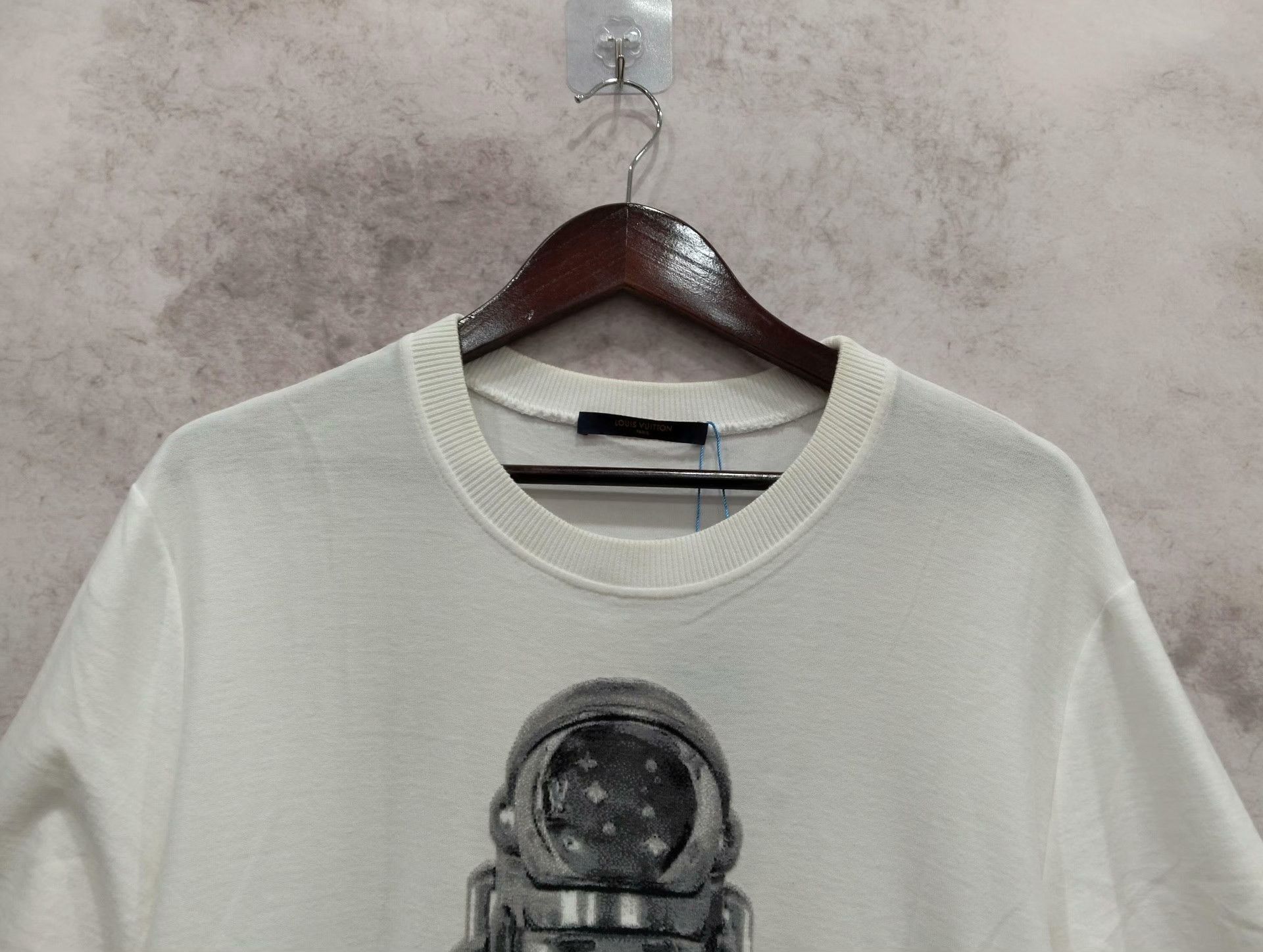 Louis Vuitton Louis Vuitton T-Shirt L Men Size US L / EU 52-54 / 3 - 6 Thumbnail