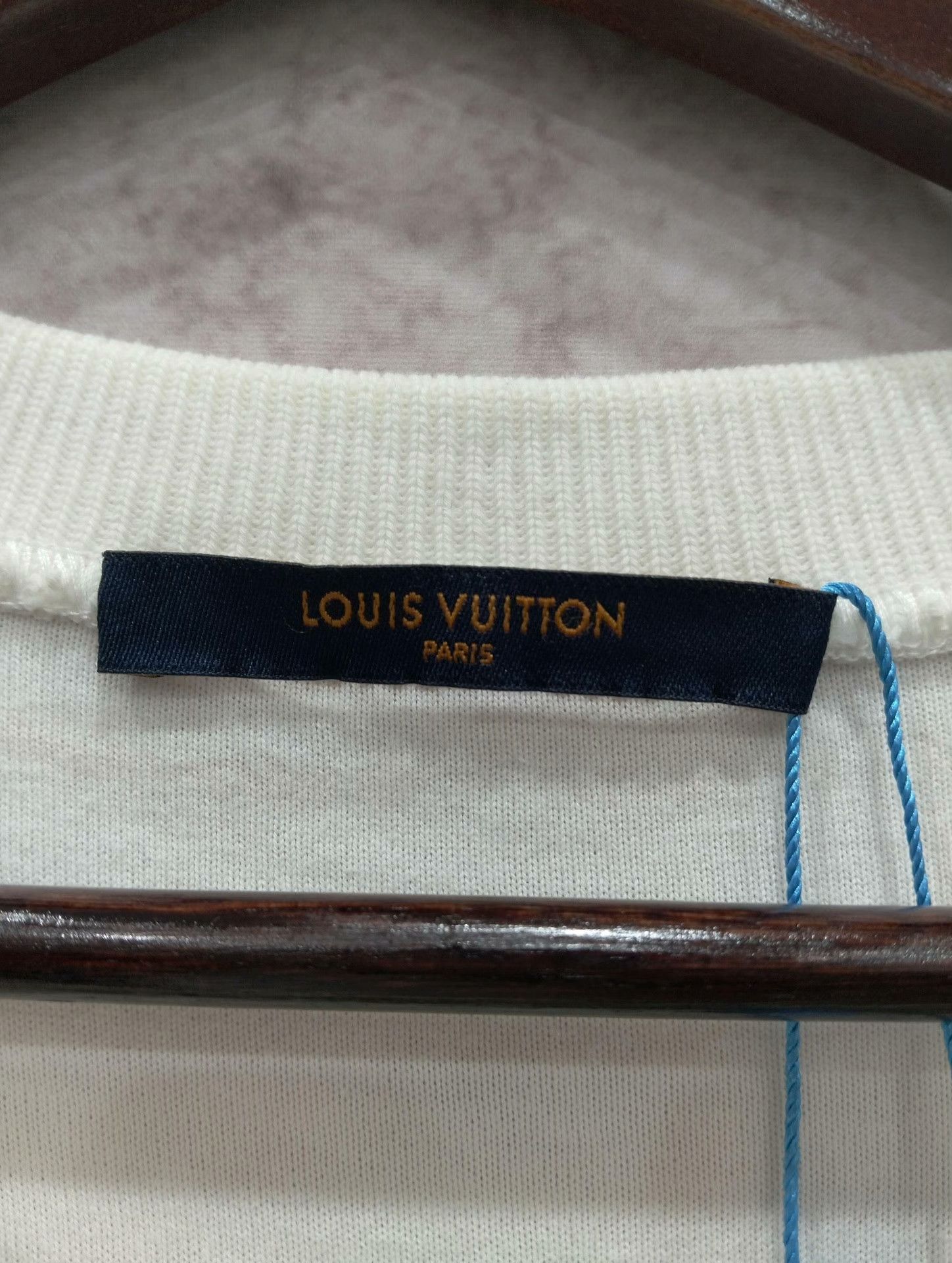 Louis Vuitton Louis Vuitton T-Shirt L Men Size US L / EU 52-54 / 3 - 3 Thumbnail