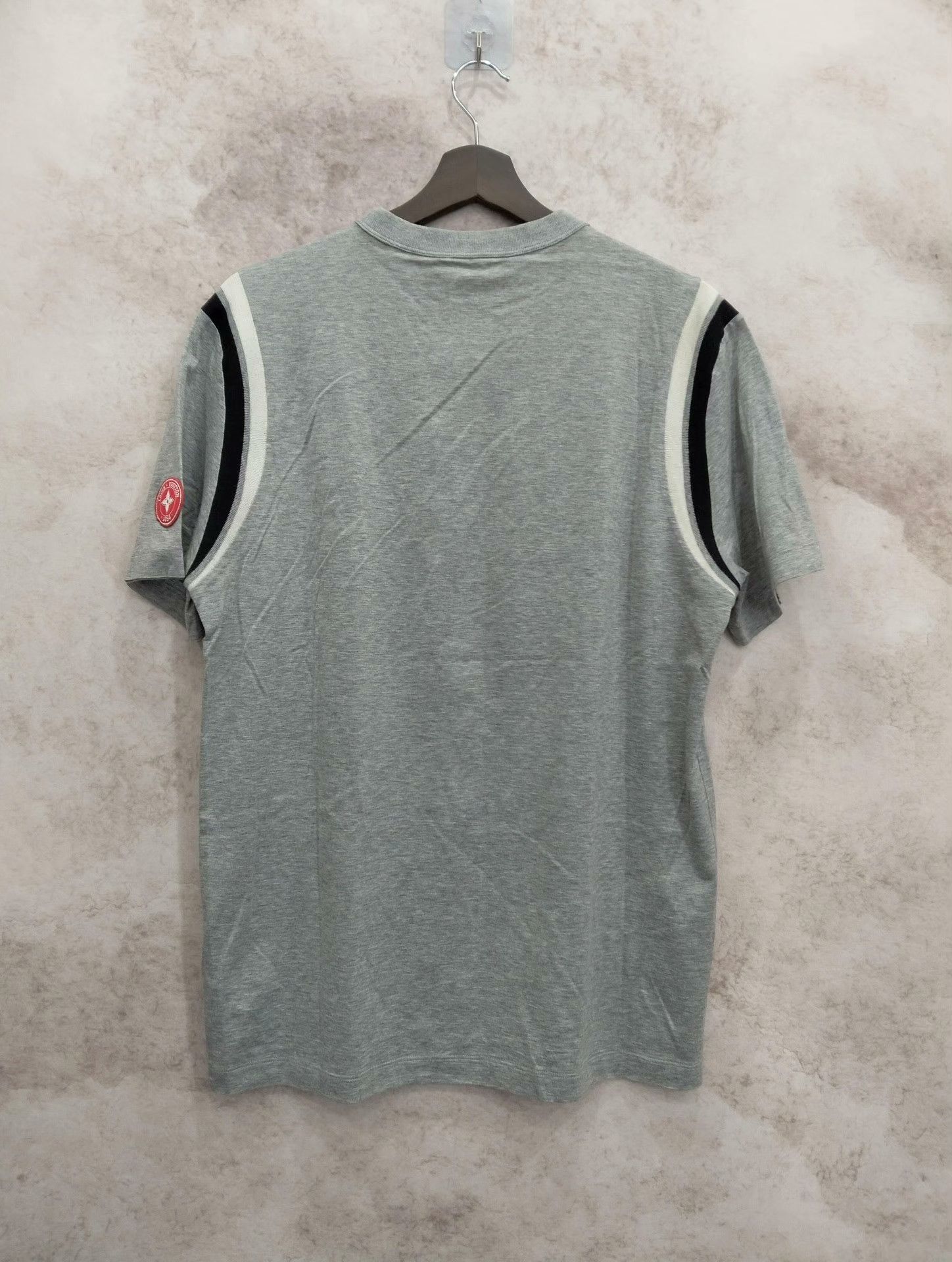 Louis Vuitton Louis Vuitton T-Shirt M Men Size US M / EU 48-50 / 2 - 2 Thumbnail