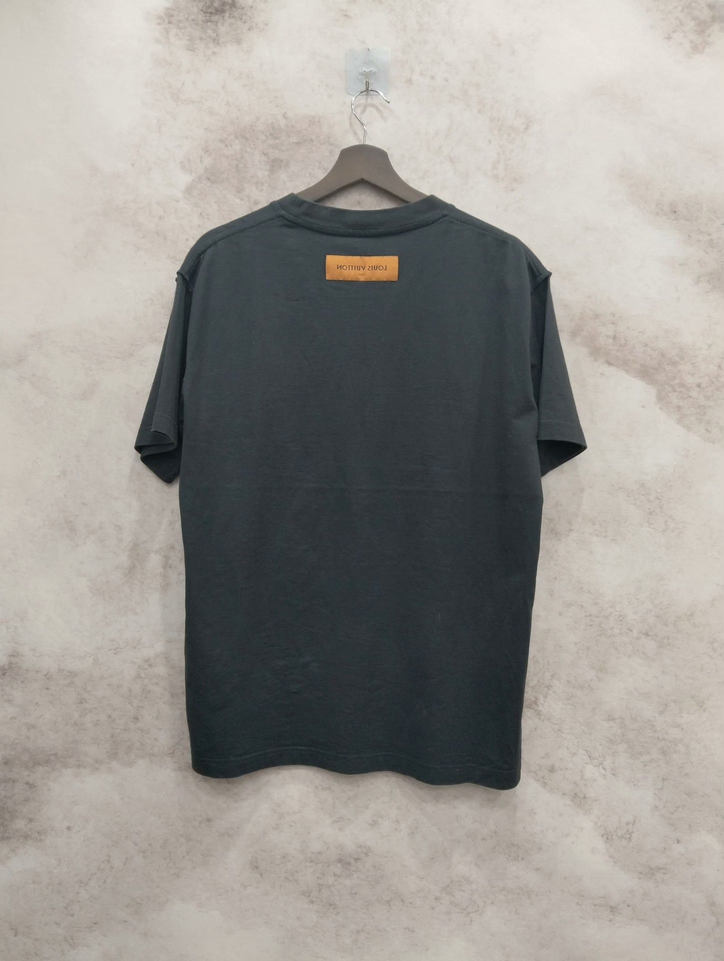 Louis Vuitton Louis Vuitton T-Shirt M Men Size US M / EU 48-50 / 2 - 2 Thumbnail