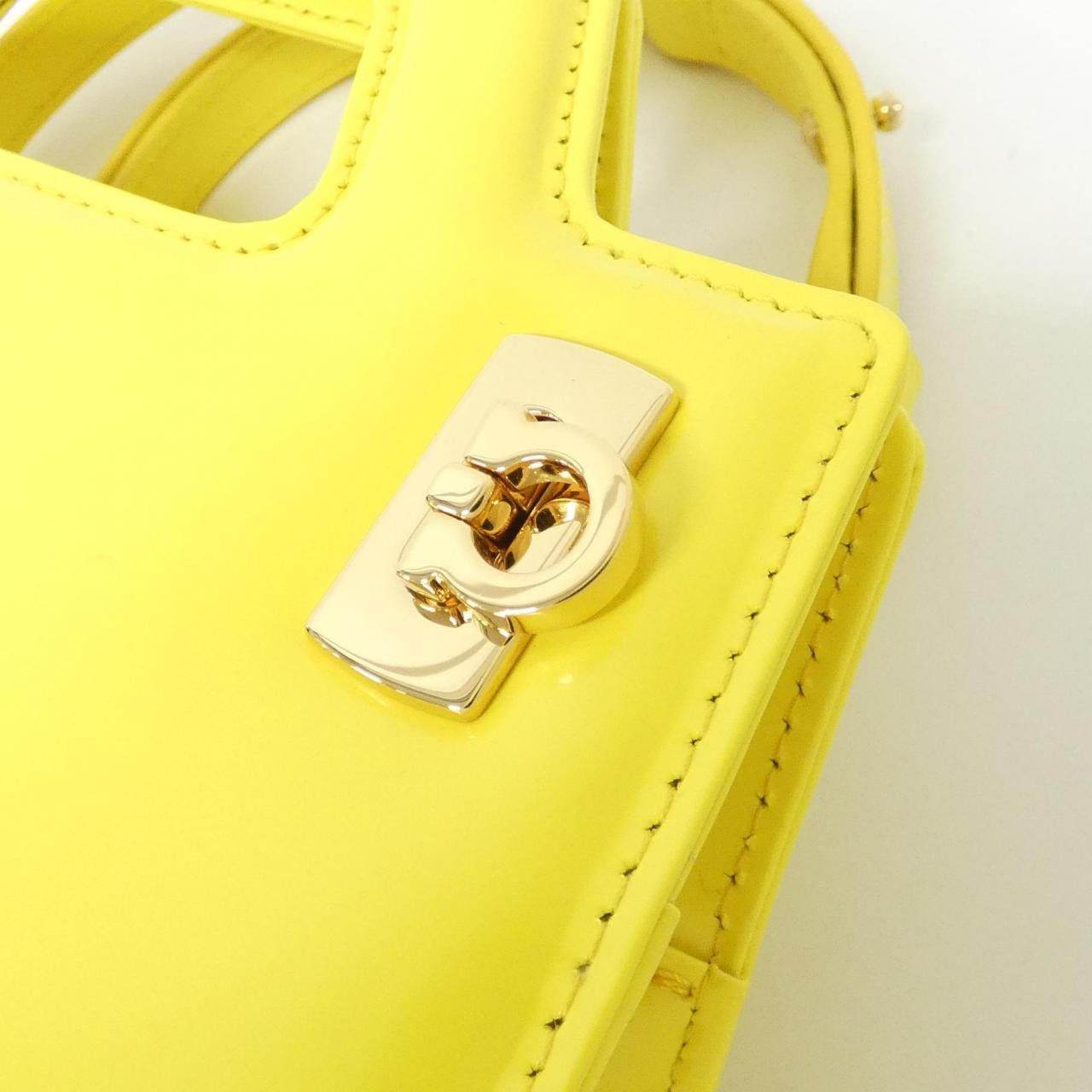 Salvatore Ferragamo Salvatore Ferragamo Salvatore Ferragamo Calf Shoulder Bag Leather Crossbody Bag 21 3485 DUTY FREE for USA Size ONE SIZE - 4 Thumbnail