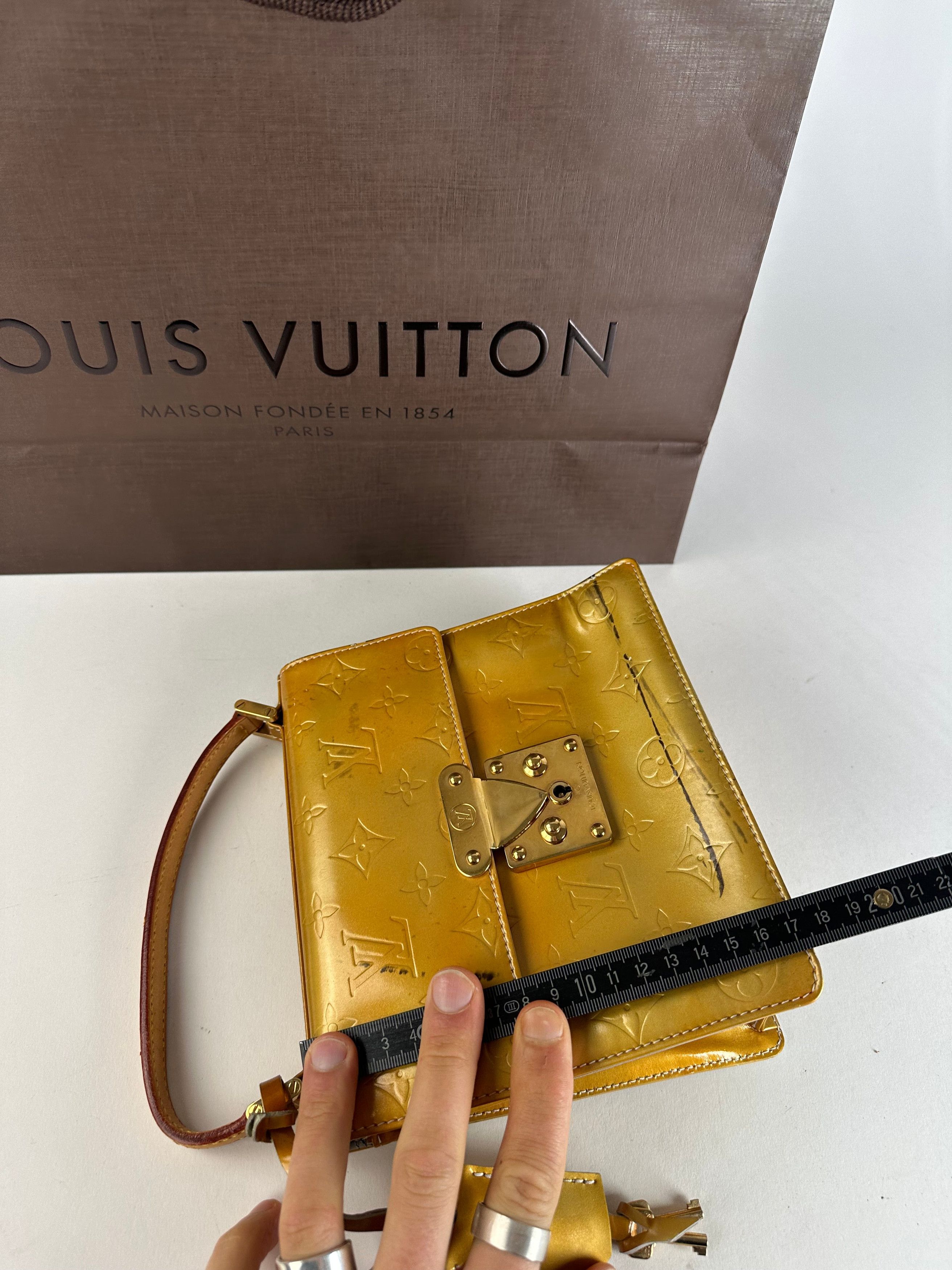 Louis Vuitton Vintage Vernis Leather Handbag Yellow Size ONE SIZE - 8 Thumbnail