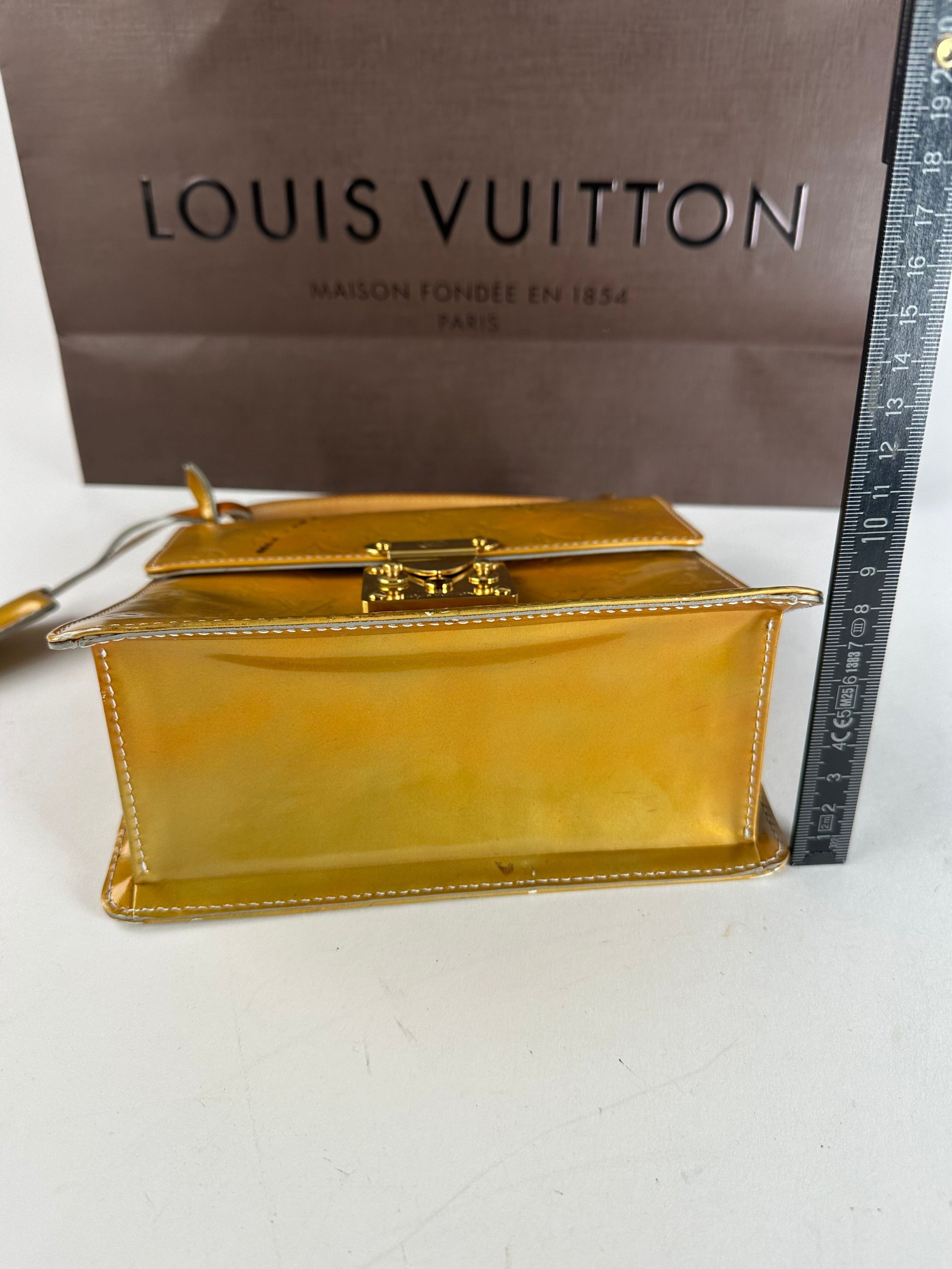 Louis Vuitton Vintage Vernis Leather Handbag Yellow Size ONE SIZE - 9 Thumbnail