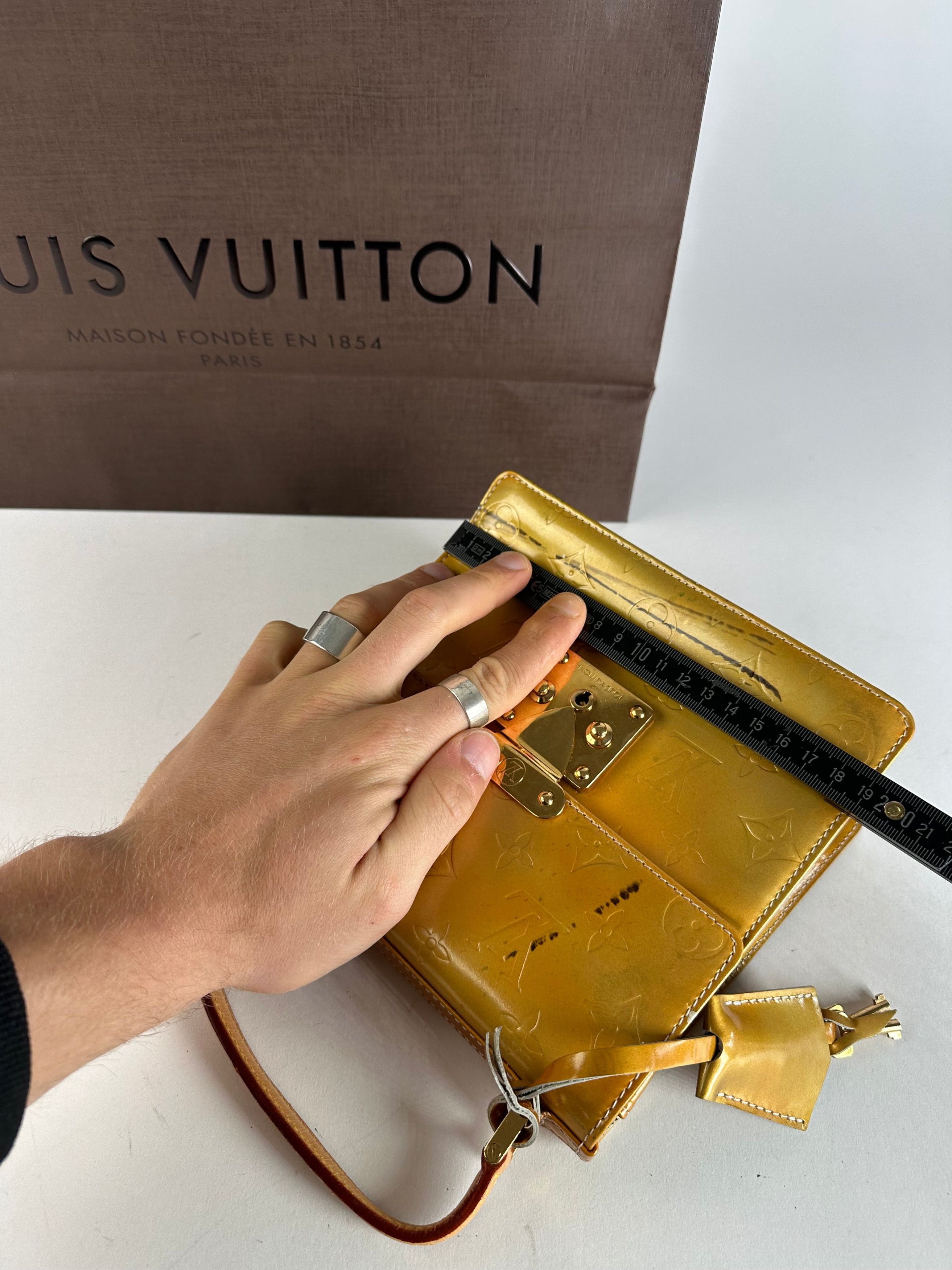 Louis Vuitton Vintage Vernis Leather Handbag Yellow Size ONE SIZE - 7 Thumbnail
