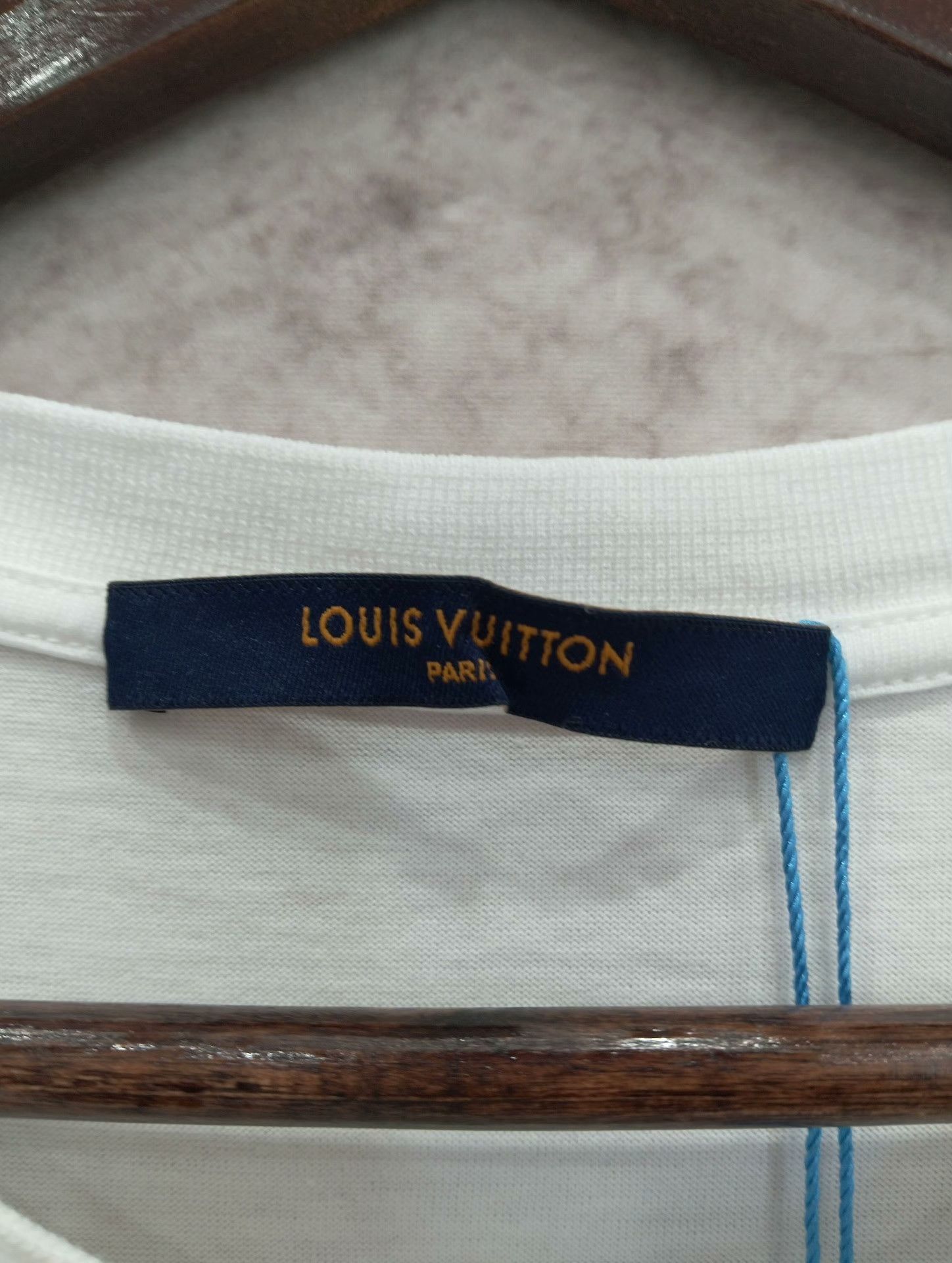 Louis Vuitton Louis Vuitton T-Shirt M Men Size US M / EU 48-50 / 2 - 3 Thumbnail