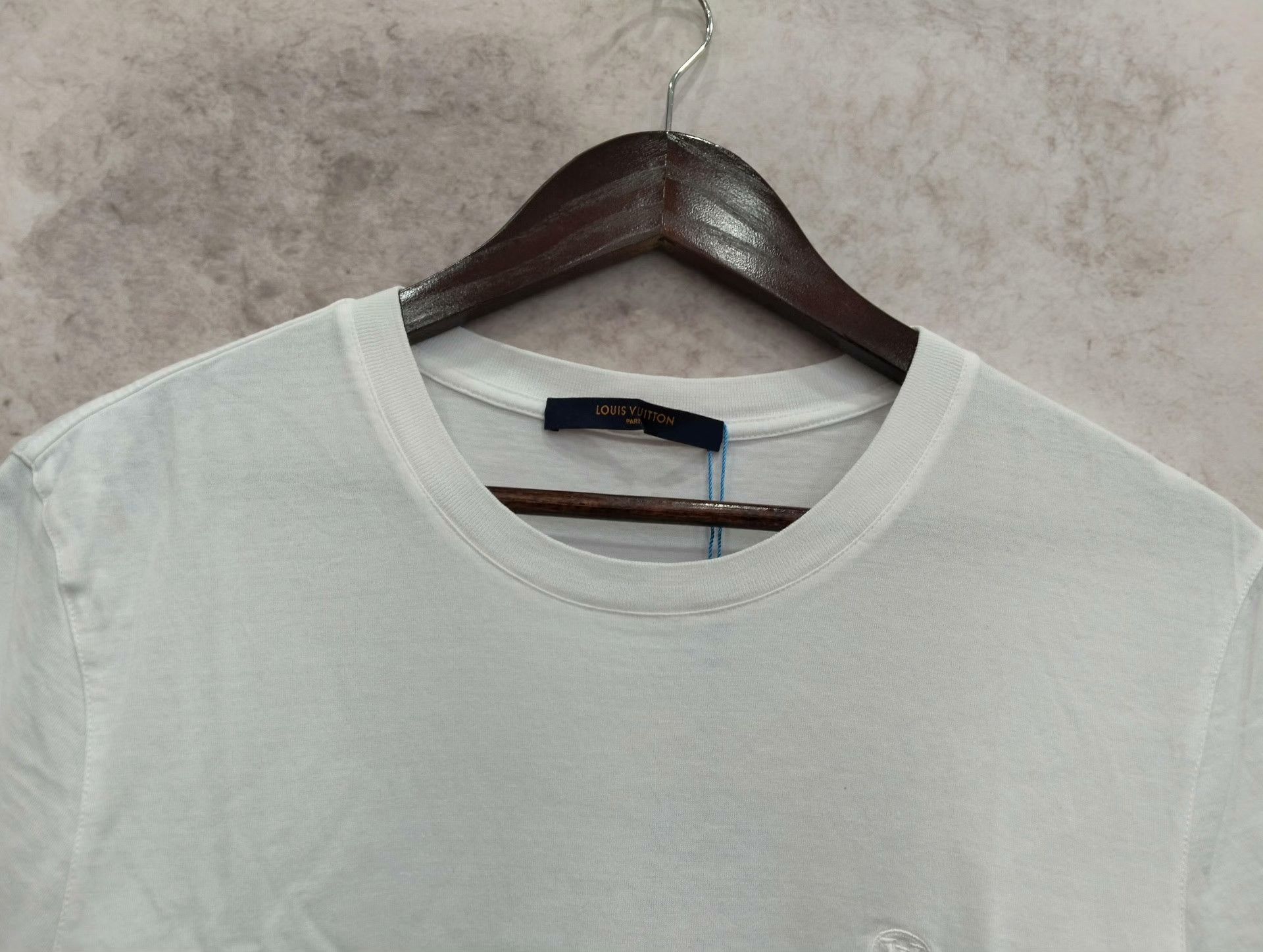 Louis Vuitton Louis Vuitton T-Shirt M Men Size US M / EU 48-50 / 2 - 6 Thumbnail