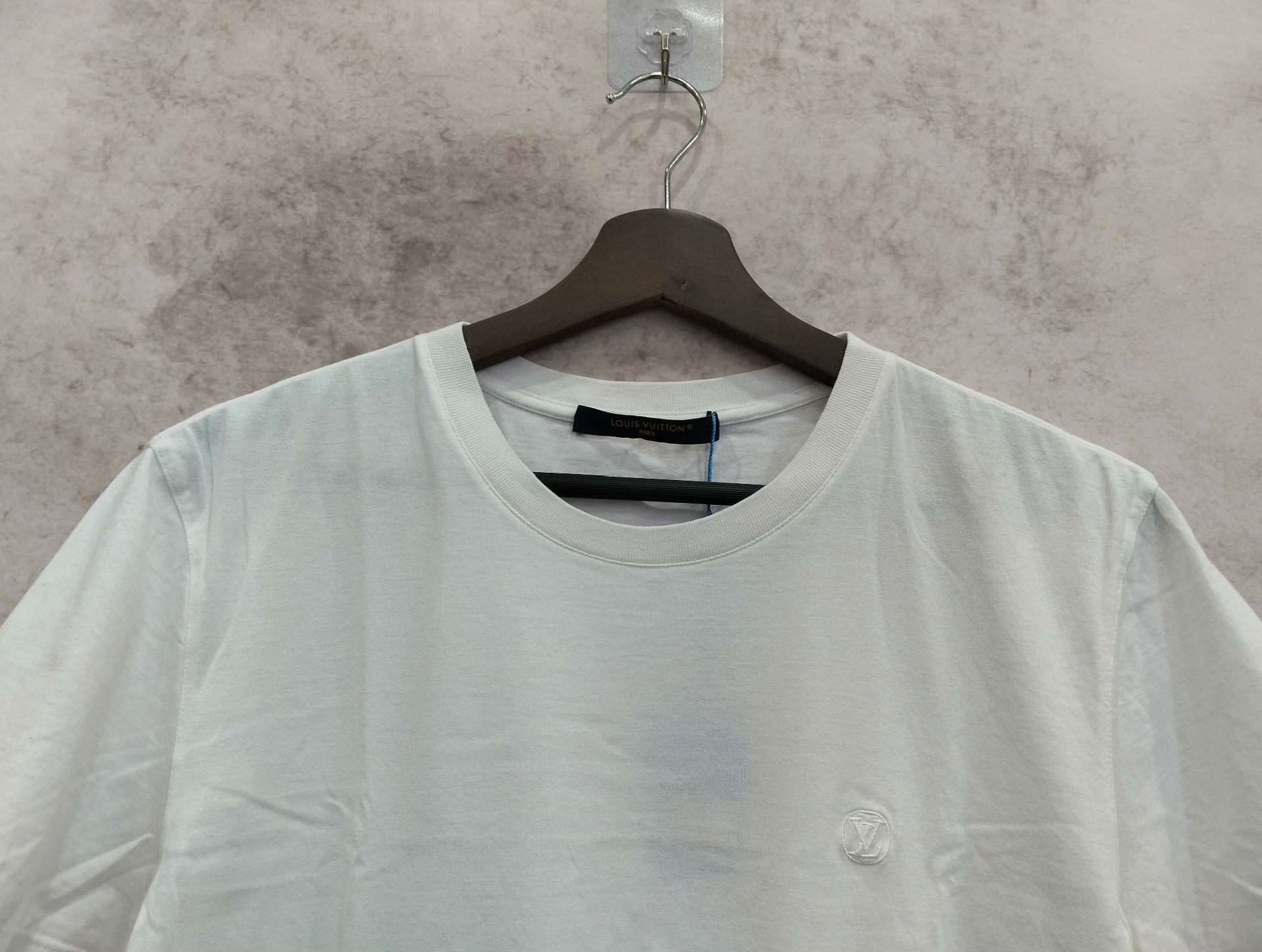 Louis Vuitton Louis Vuitton T-Shirt M Men Size US M / EU 48-50 / 2 - 6 Thumbnail