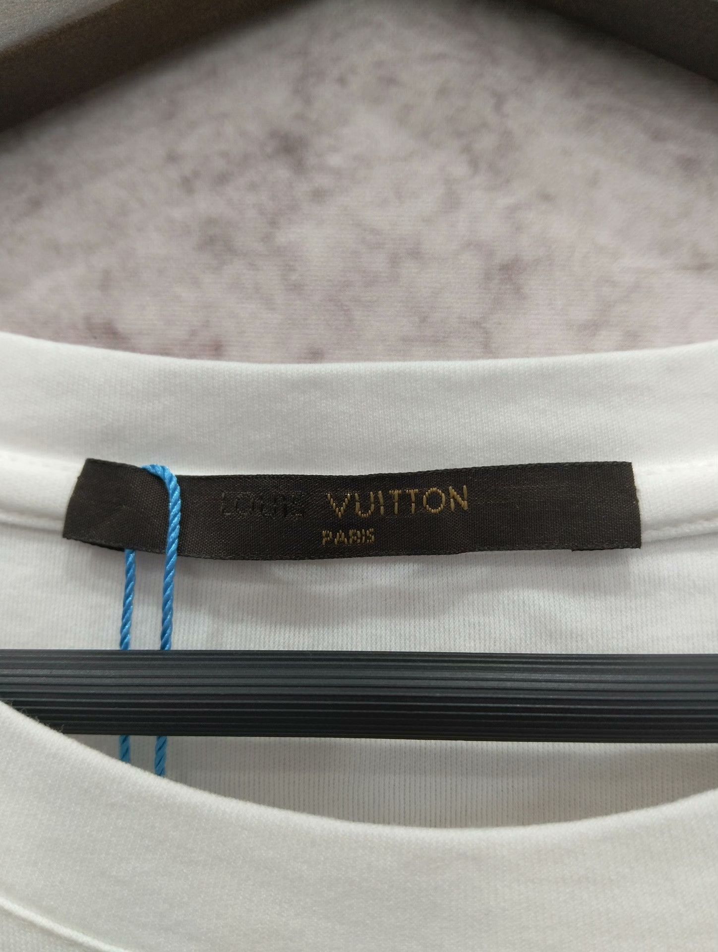 Louis Vuitton Louis Vuitton T-Shirt L Men Size US L / EU 52-54 / 3 - 3 Thumbnail