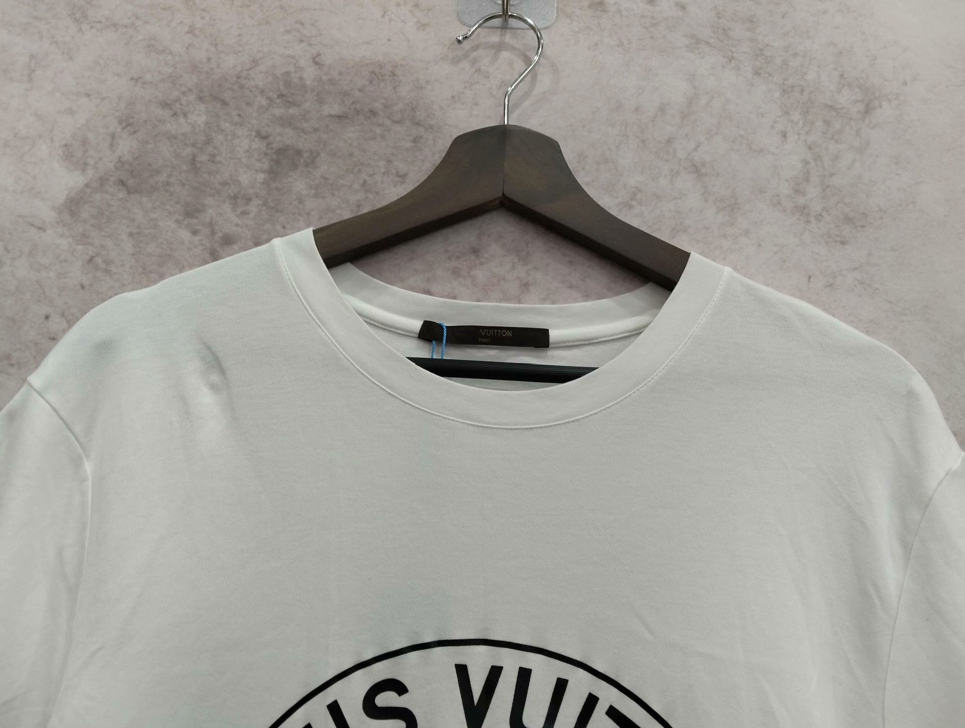 Louis Vuitton Louis Vuitton T-Shirt L Men Size US L / EU 52-54 / 3 - 6 Thumbnail