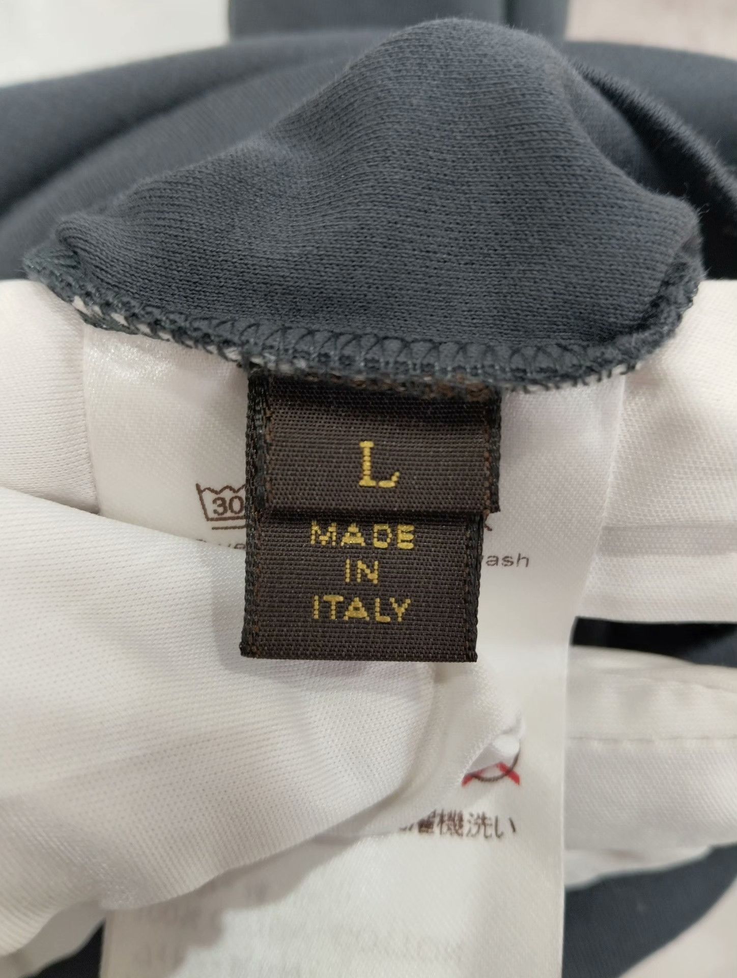Louis Vuitton Louis Vuitton T-Shirt L Men Size US L / EU 52-54 / 3 - 5 Thumbnail