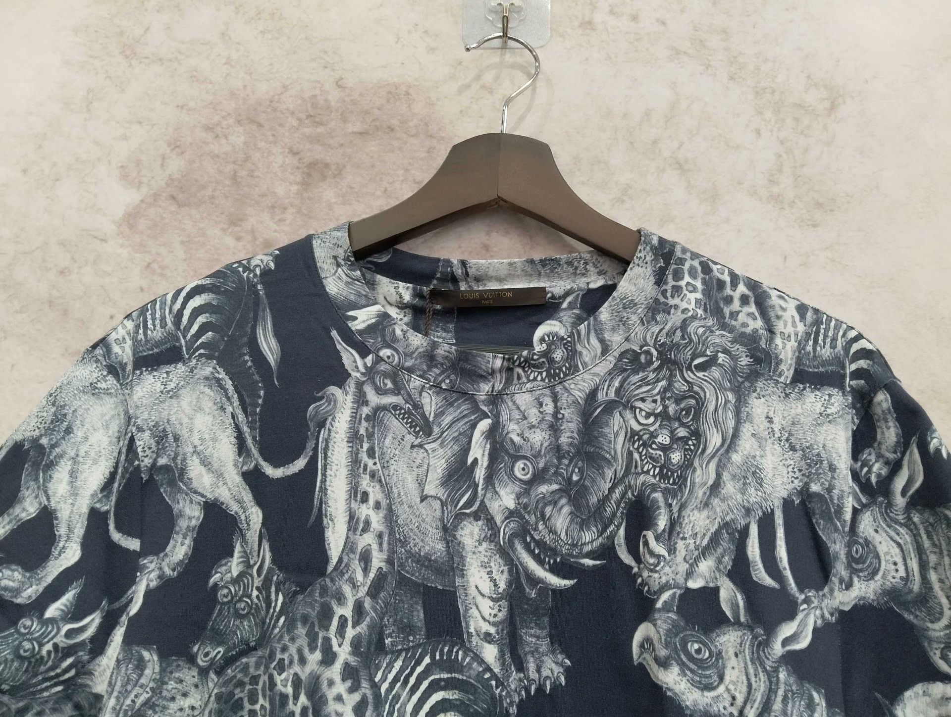 Louis Vuitton Louis Vuitton T-Shirt M Men Size US M / EU 48-50 / 2 - 6 Thumbnail