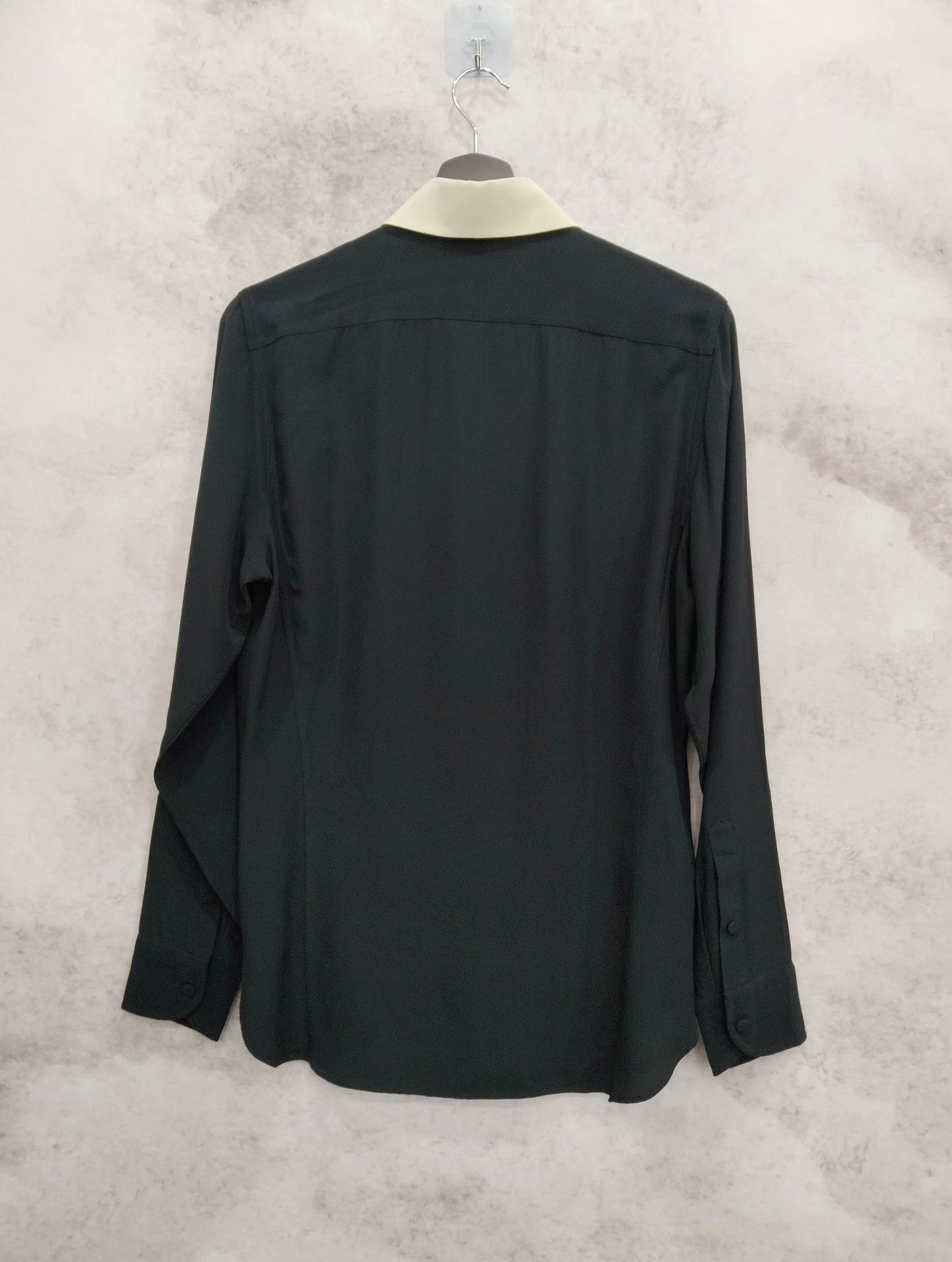 Gucci Gucci Button Up 40 Women Size M / US 6-8 / IT 42-44 - 2 Thumbnail