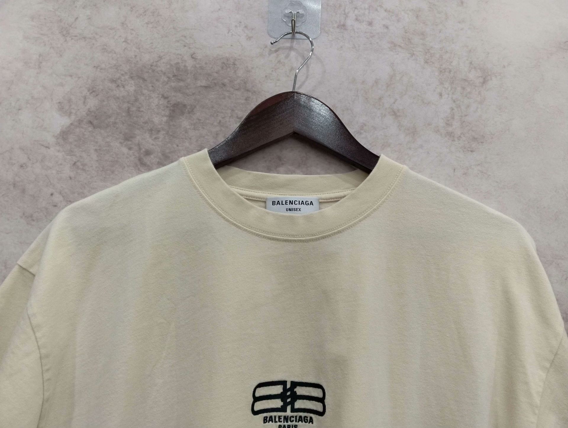Balenciaga Balenciaga T-Shirt M Men Size US M / EU 48-50 / 2 - 6 Thumbnail