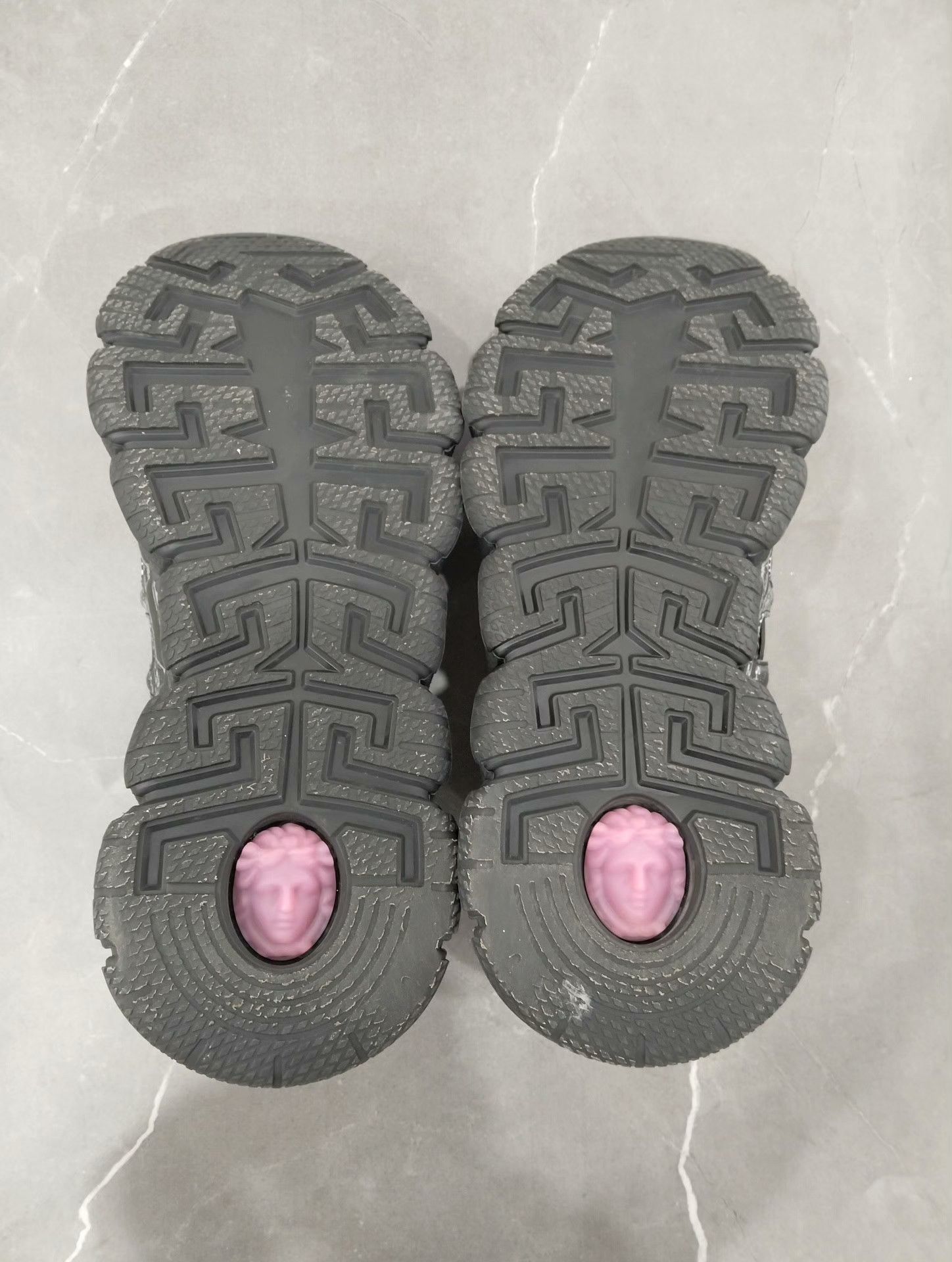 Versace Versace Lowtop Sneakers 40 Men Size US 7.5 / EU 40-41 - 6 Thumbnail