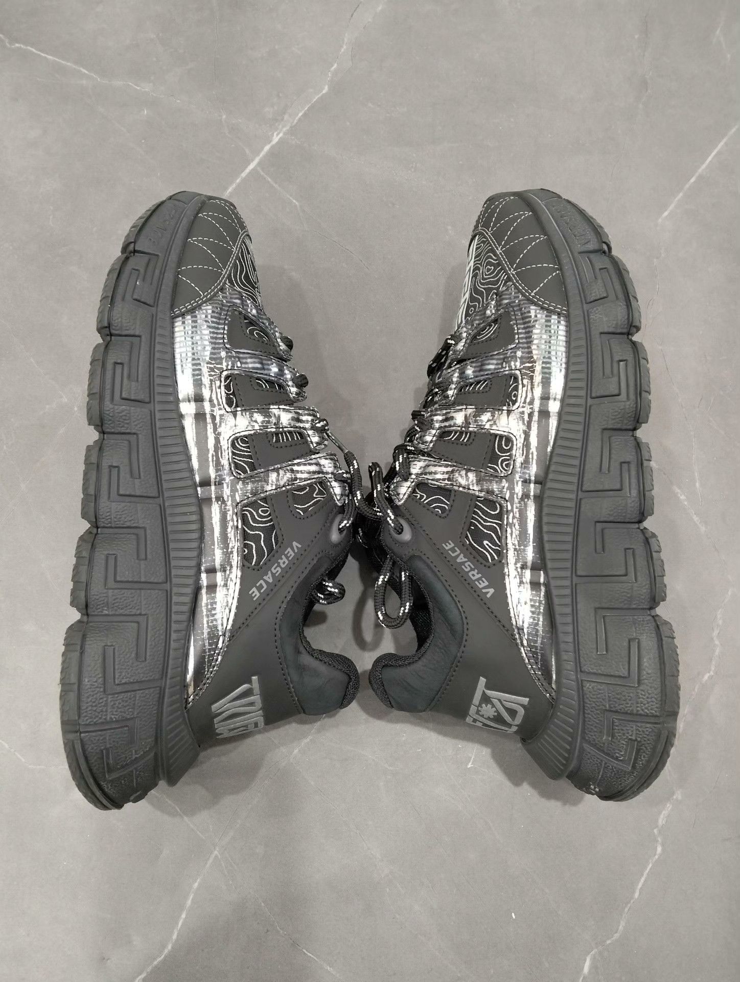 Versace Versace Lowtop Sneakers 40 Men Size US 7.5 / EU 40-41 - 3 Thumbnail