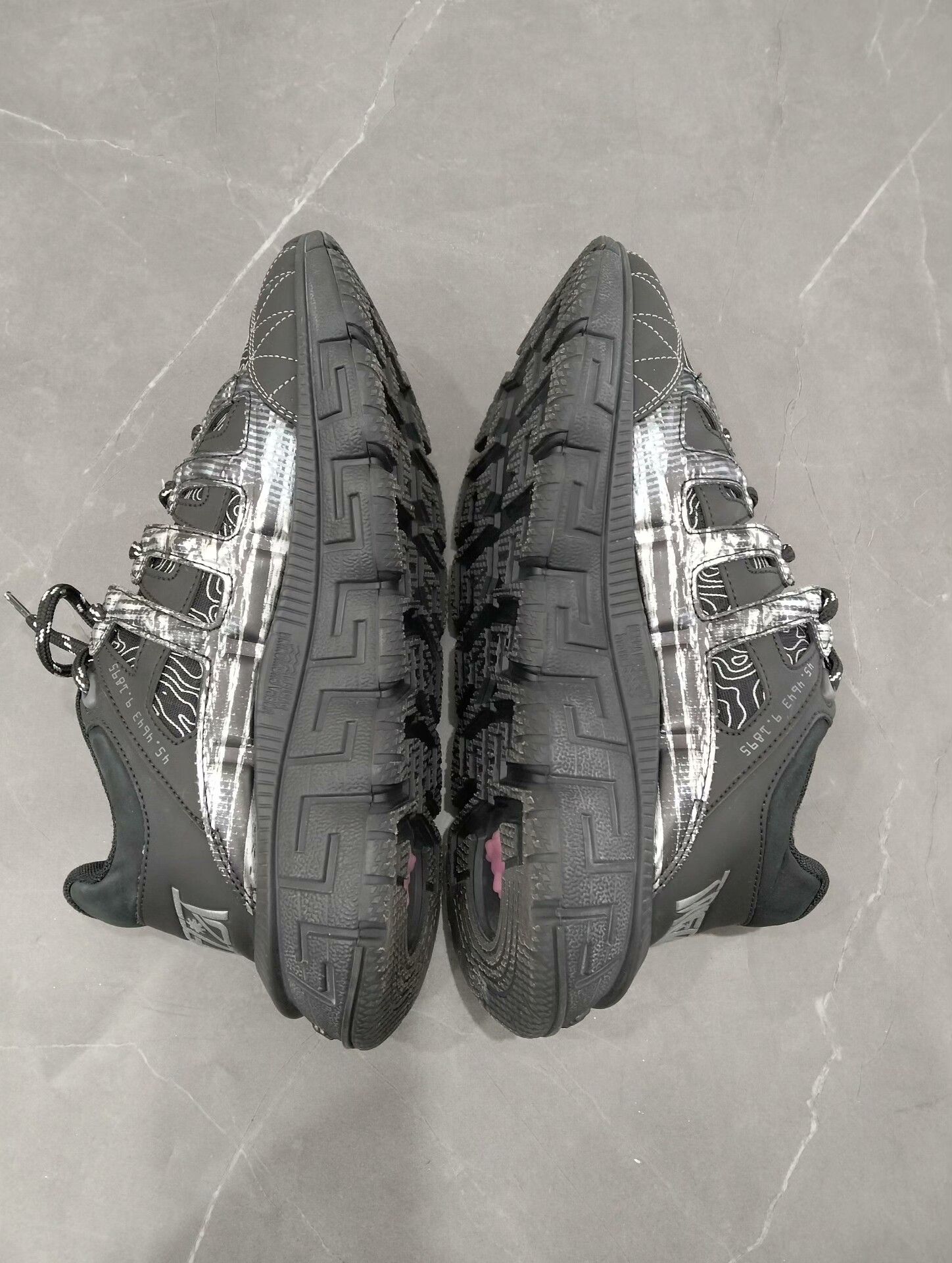 Versace Versace Lowtop Sneakers 40 Men Size US 7.5 / EU 40-41 - 2 Thumbnail