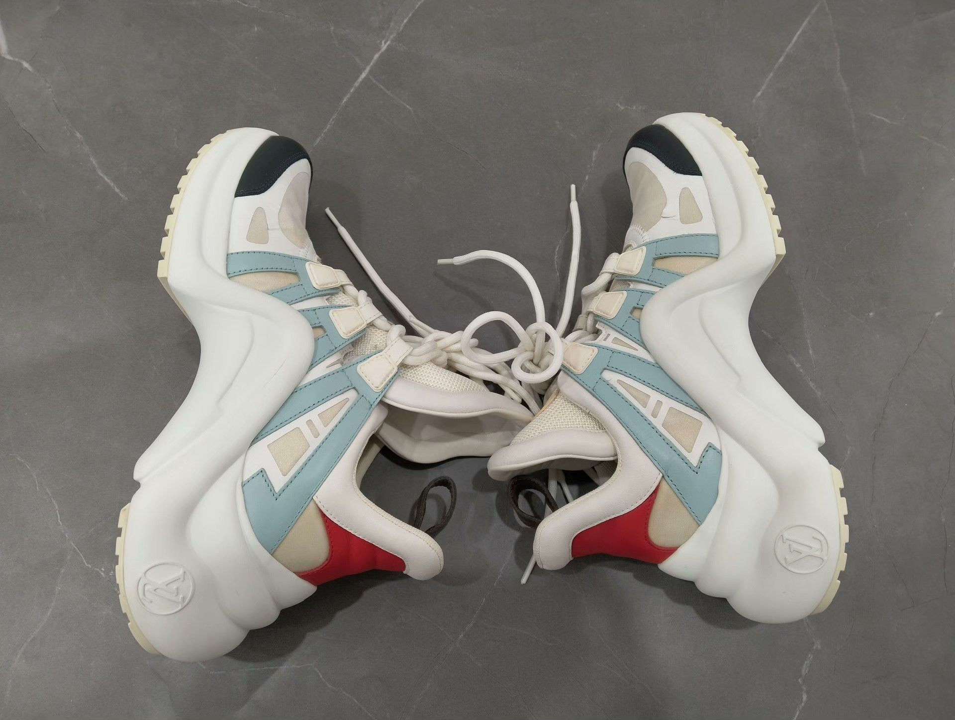 Louis Vuitton Louis Vuitton Lowtop Sneakers 35 Women Size US 5 / IT 35 - 3 Thumbnail