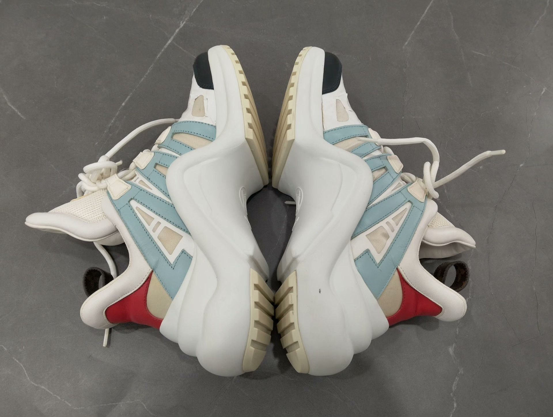 Louis Vuitton Louis Vuitton Lowtop Sneakers 35 Women Size US 5 / IT 35 - 2 Thumbnail