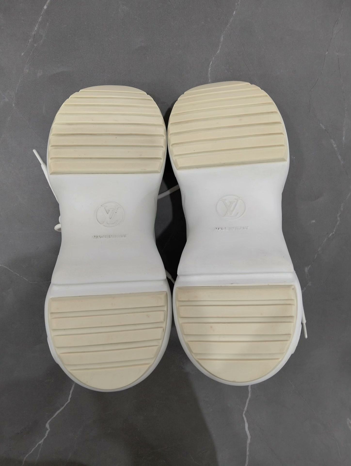 Louis Vuitton Louis Vuitton Lowtop Sneakers 35 Women Size US 5 / IT 35 - 6 Thumbnail