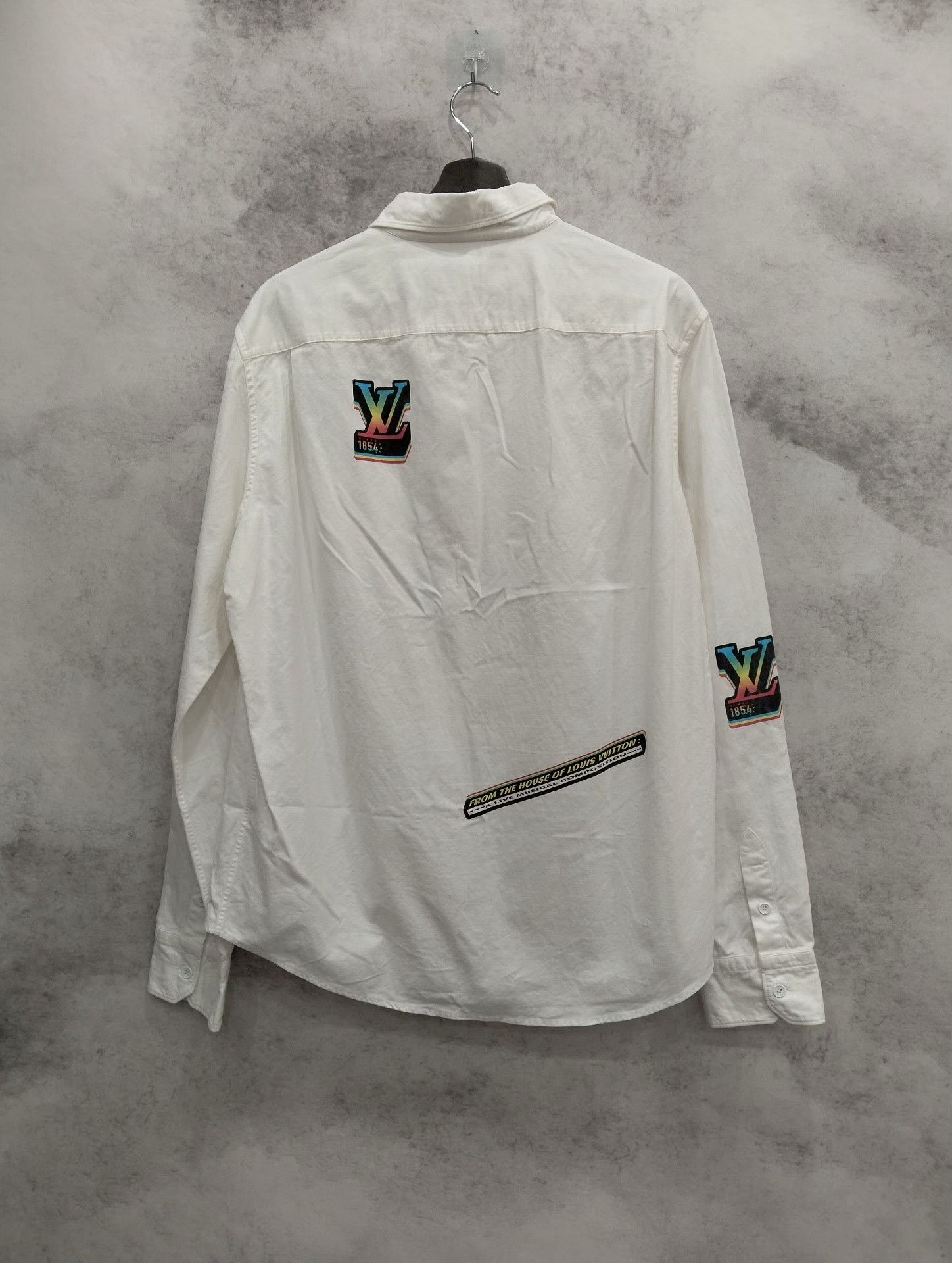 Louis Vuitton Louis Vuitton White Shirt L Men Size US L / EU 52-54 / 3 - 2 Thumbnail