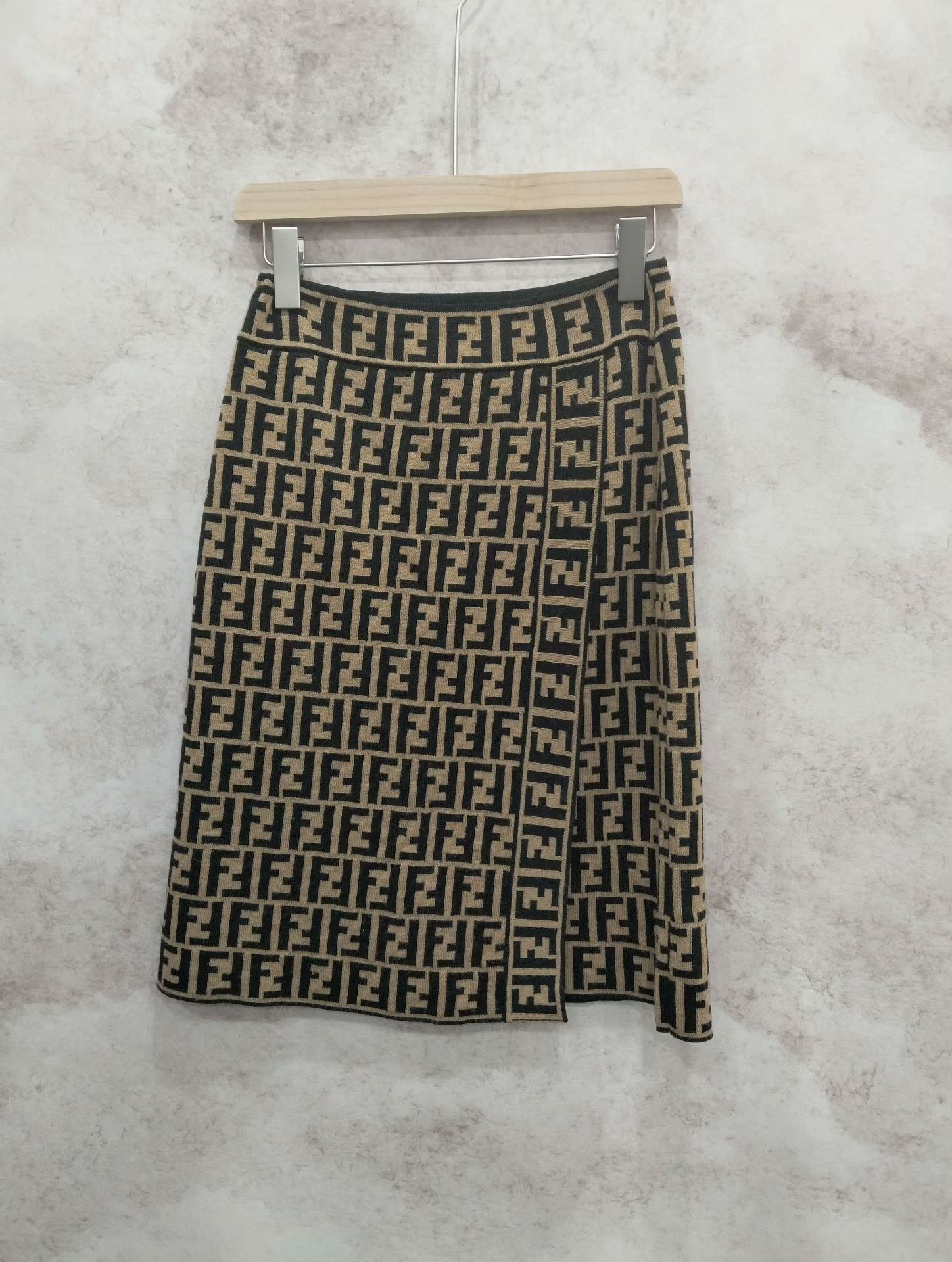 Fendi Fendi Knit Skirt 44 Women Size 28" / US 6 / IT 42 - 2 Thumbnail