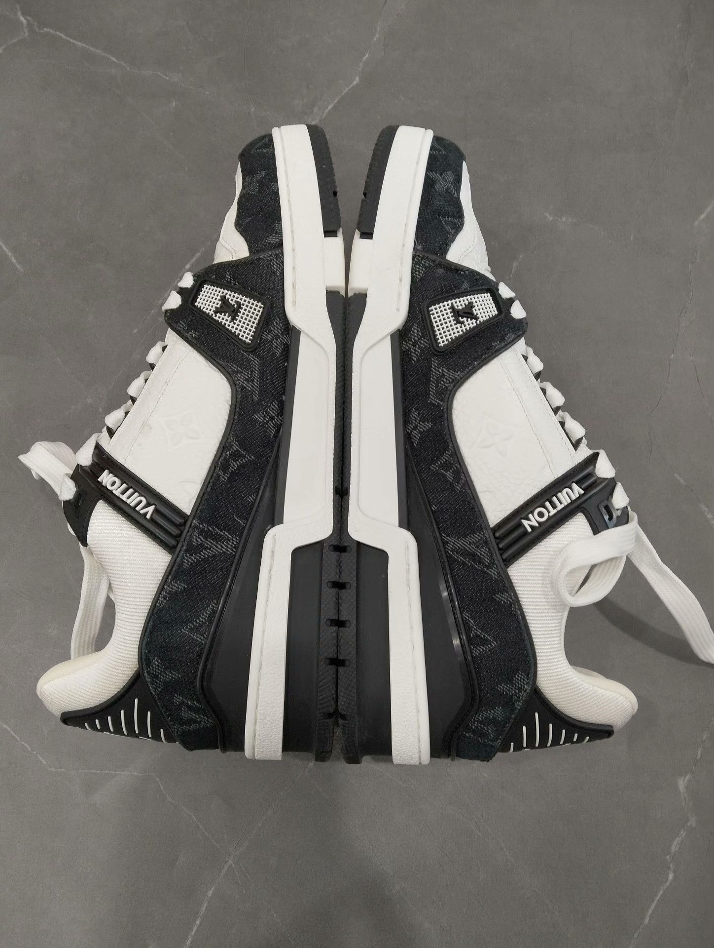 Louis Vuitton Louis Vuitton Training Lowtop Sneakers 42 Men Size US 9 / EU 42 - 2 Thumbnail