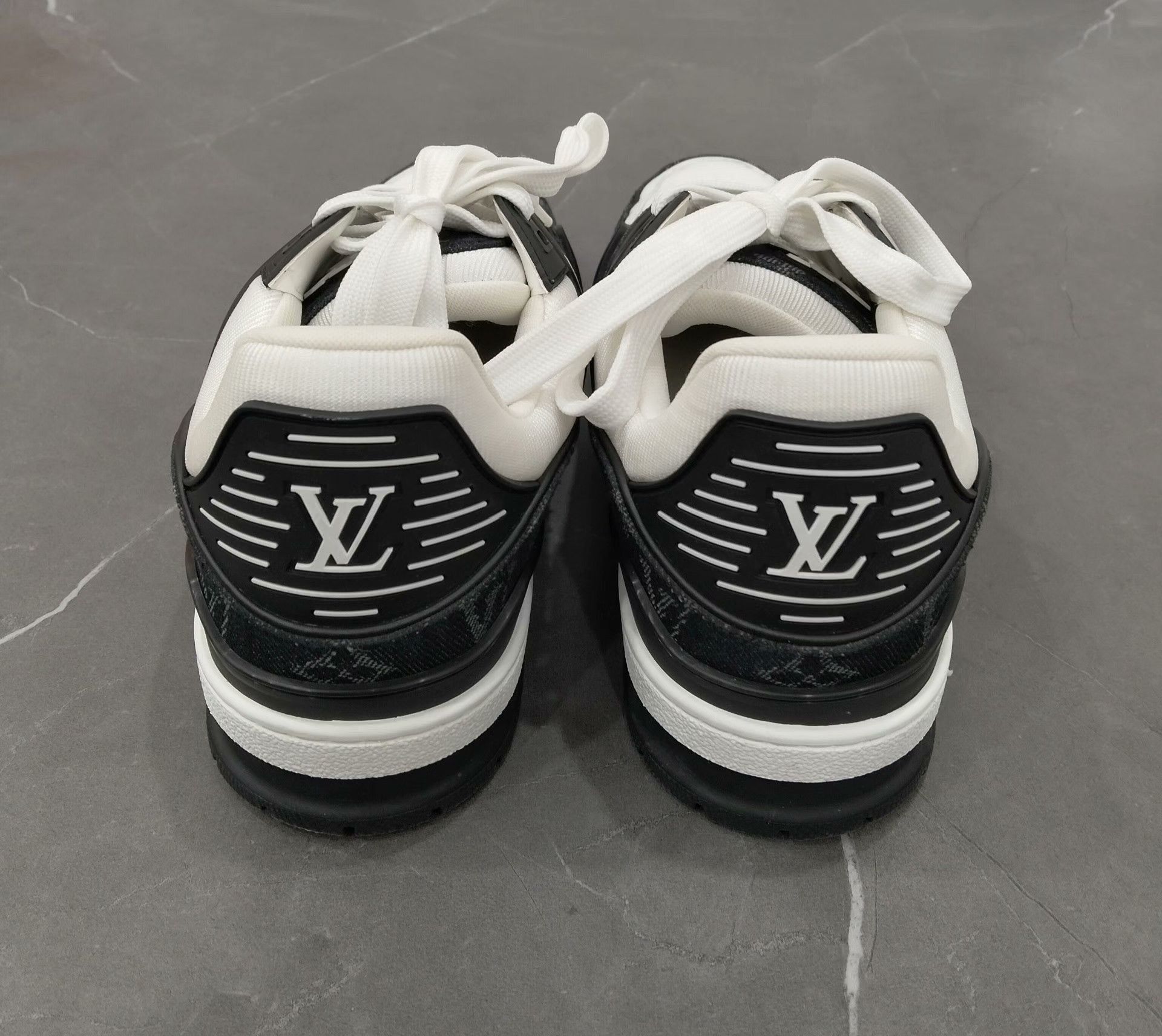 Louis Vuitton Louis Vuitton Training Lowtop Sneakers 42 Men Size US 9 / EU 42 - 8 Thumbnail