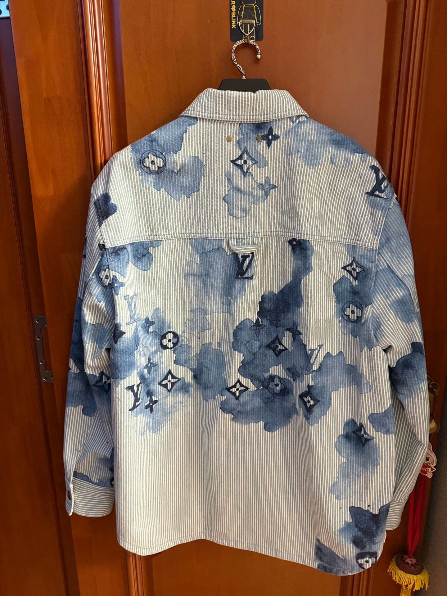 Louis Vuitton Louis Vuitton Denim Shirt XL Men Size US XL / EU 56 / 4 - 2 Thumbnail