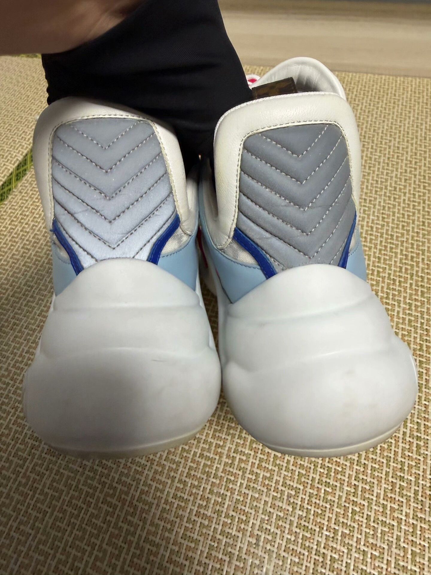 Louis Vuitton Louis Vuitton Lowtop Sneakers 38 Women Size US 7.5 / IT 37.5 - 5 Thumbnail