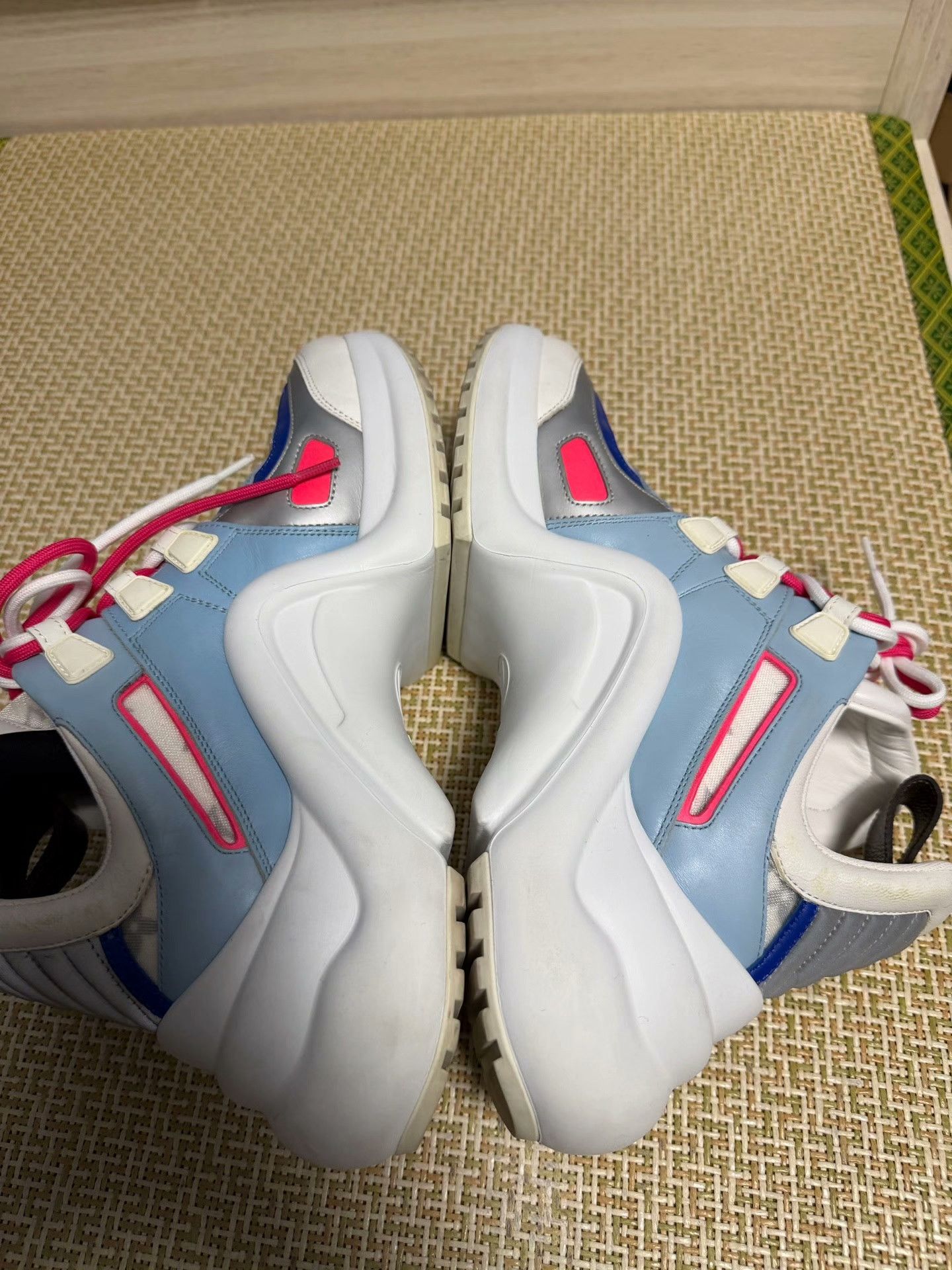 Louis Vuitton Louis Vuitton Lowtop Sneakers 38 Women Size US 7.5 / IT 37.5 - 6 Thumbnail