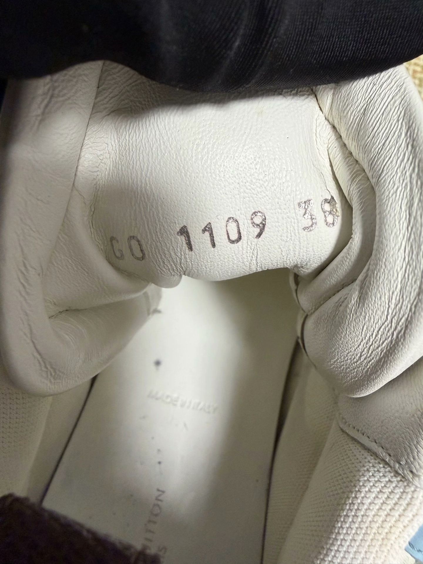 Louis Vuitton Louis Vuitton Lowtop Sneakers 38 Women Size US 7.5 / IT 37.5 - 8 Thumbnail