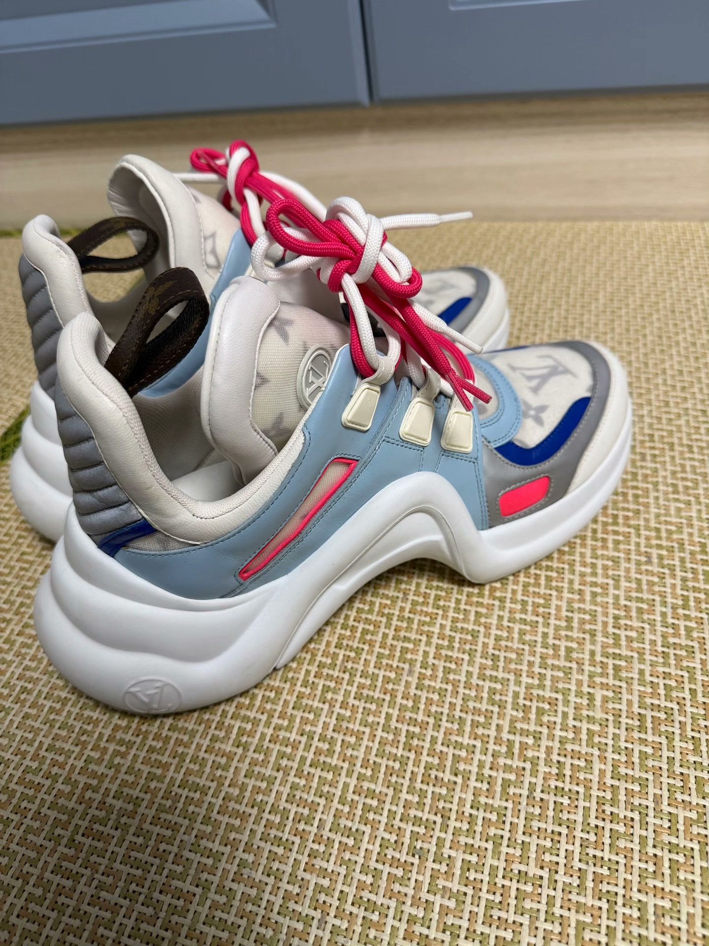Louis Vuitton Louis Vuitton Lowtop Sneakers 38 Women Size US 7.5 / IT 37.5 - 2 Thumbnail