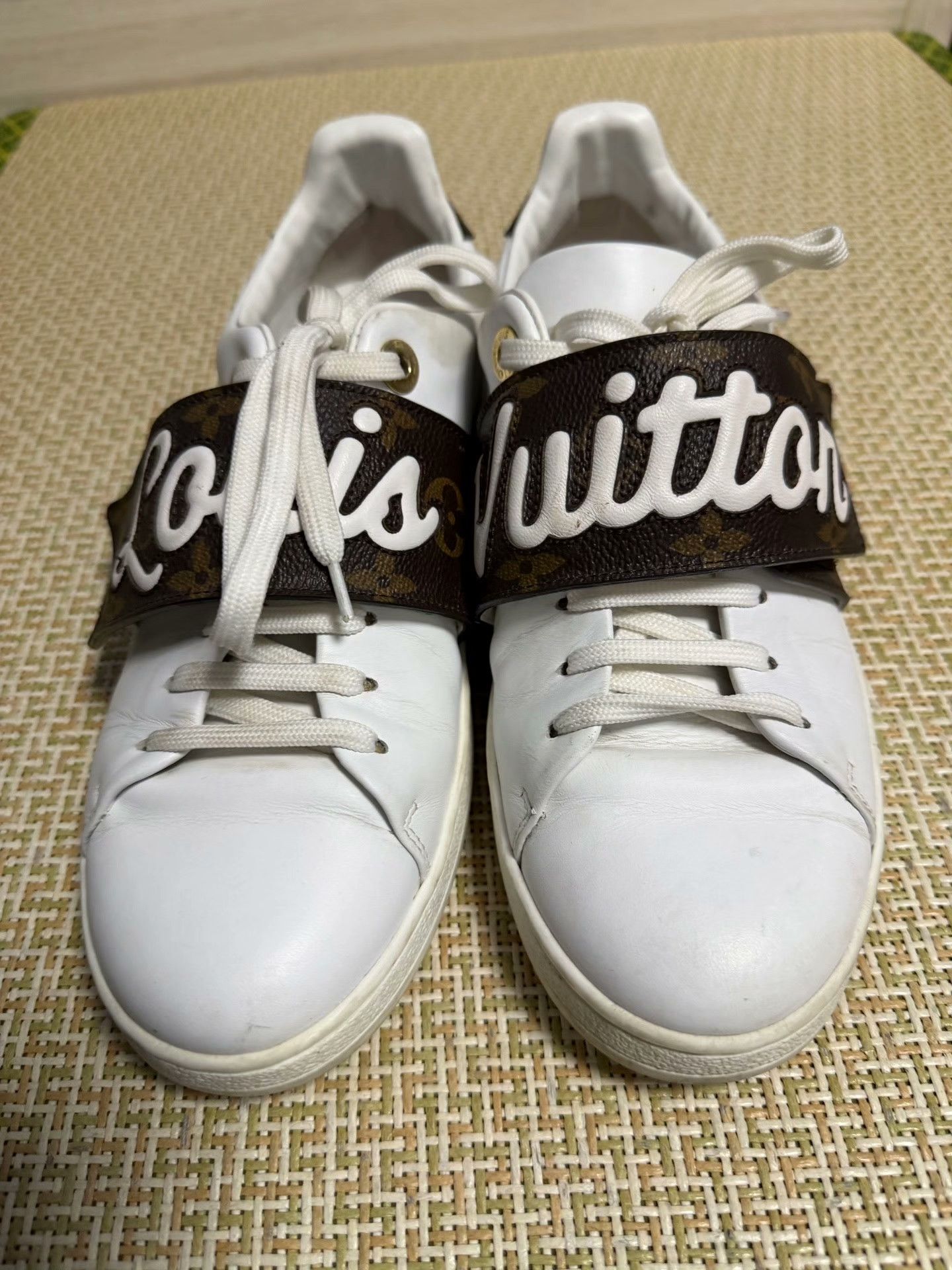 Louis Vuitton Louis Vuitton White Lowtop Sneakers 38 Women Size US 7.5 / IT 37.5 - 4 Thumbnail