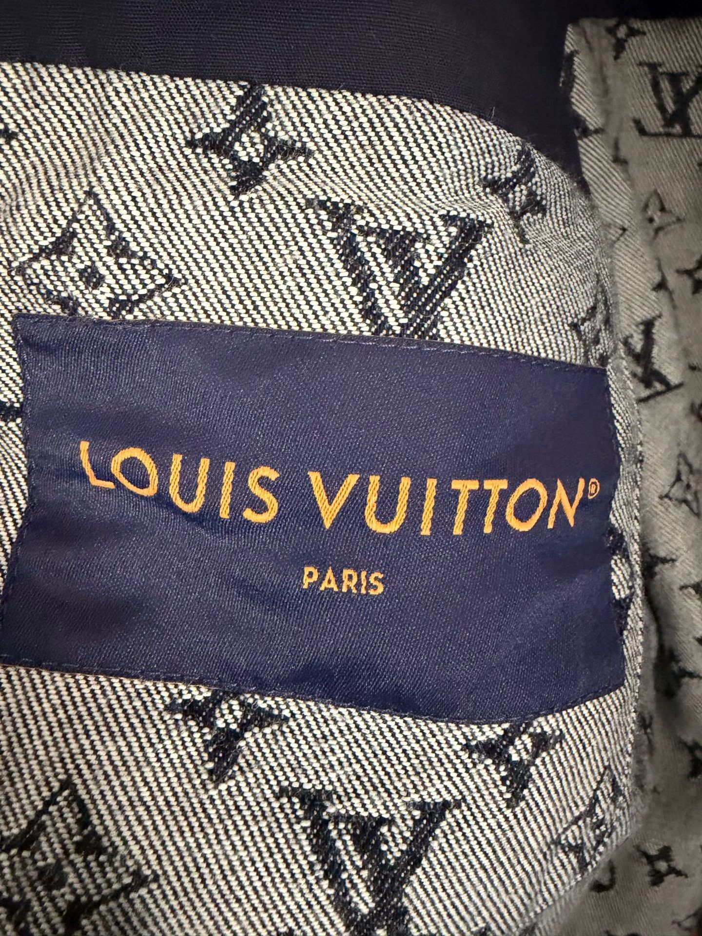 Louis Vuitton Louis Vuitton Black Light Jacket 44 Men Size US L / EU 52-54 / 3 - 4 Thumbnail