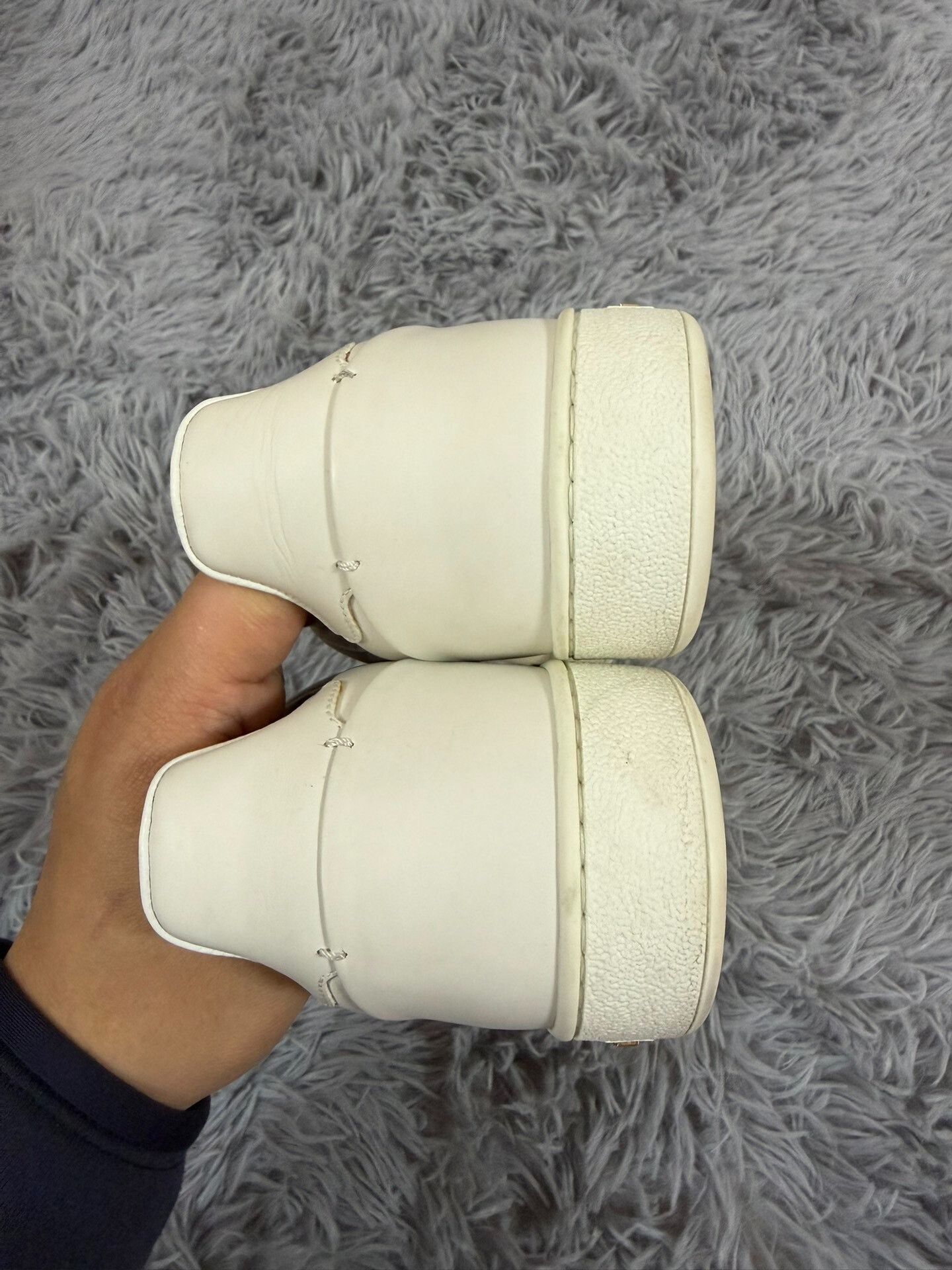 Louis Vuitton Louis Vuitton White Lowtop Sneakers 7 Men Size US 7 / EU 40 - 4 Thumbnail