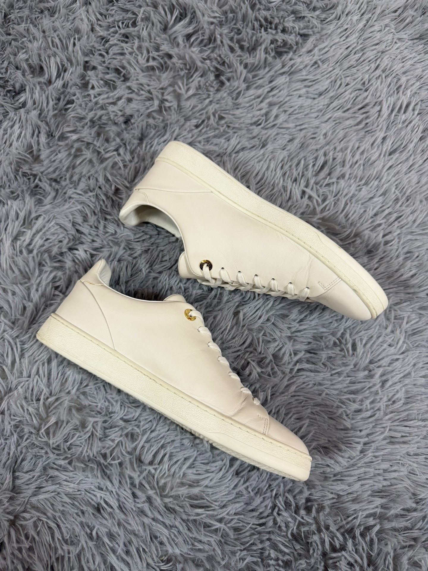 Louis Vuitton Louis Vuitton White Lowtop Sneakers 7 Men Size US 7 / EU 40 - 3 Thumbnail