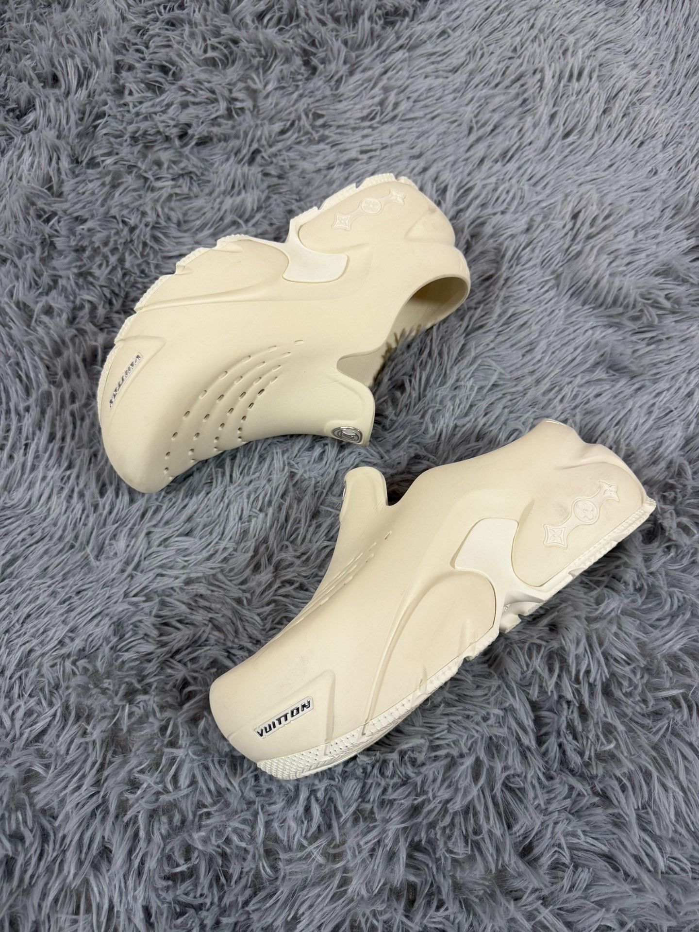 Louis Vuitton Louis Vuitton Shark White Sandals 40 Men Size US 7.5 / EU 40-41 - 2 Thumbnail