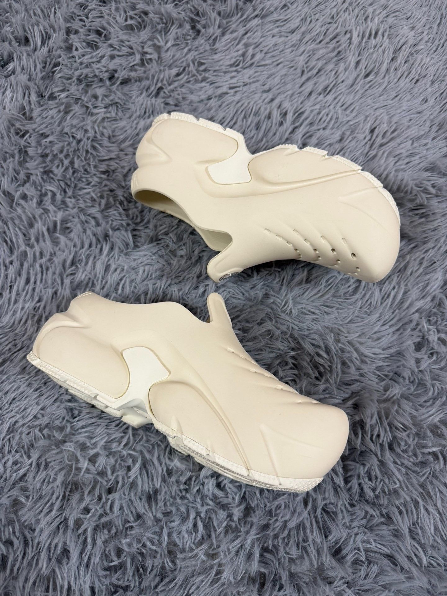 Louis Vuitton Louis Vuitton Shark White Sandals 40 Men Size US 7.5 / EU 40-41 - 3 Thumbnail