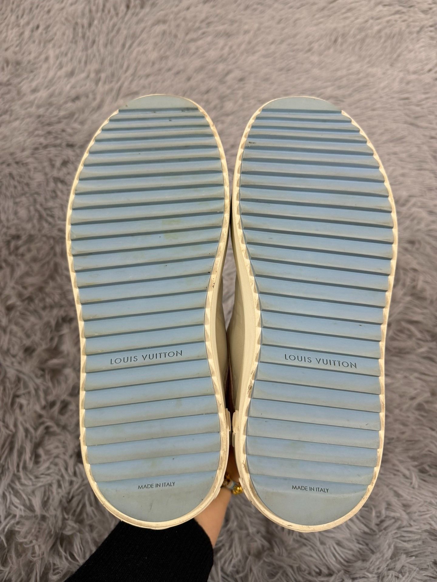 Louis Vuitton Louis Vuitton White Lowtop Sneakers us_7 Women Size US 7 / IT 37 - 5 Thumbnail