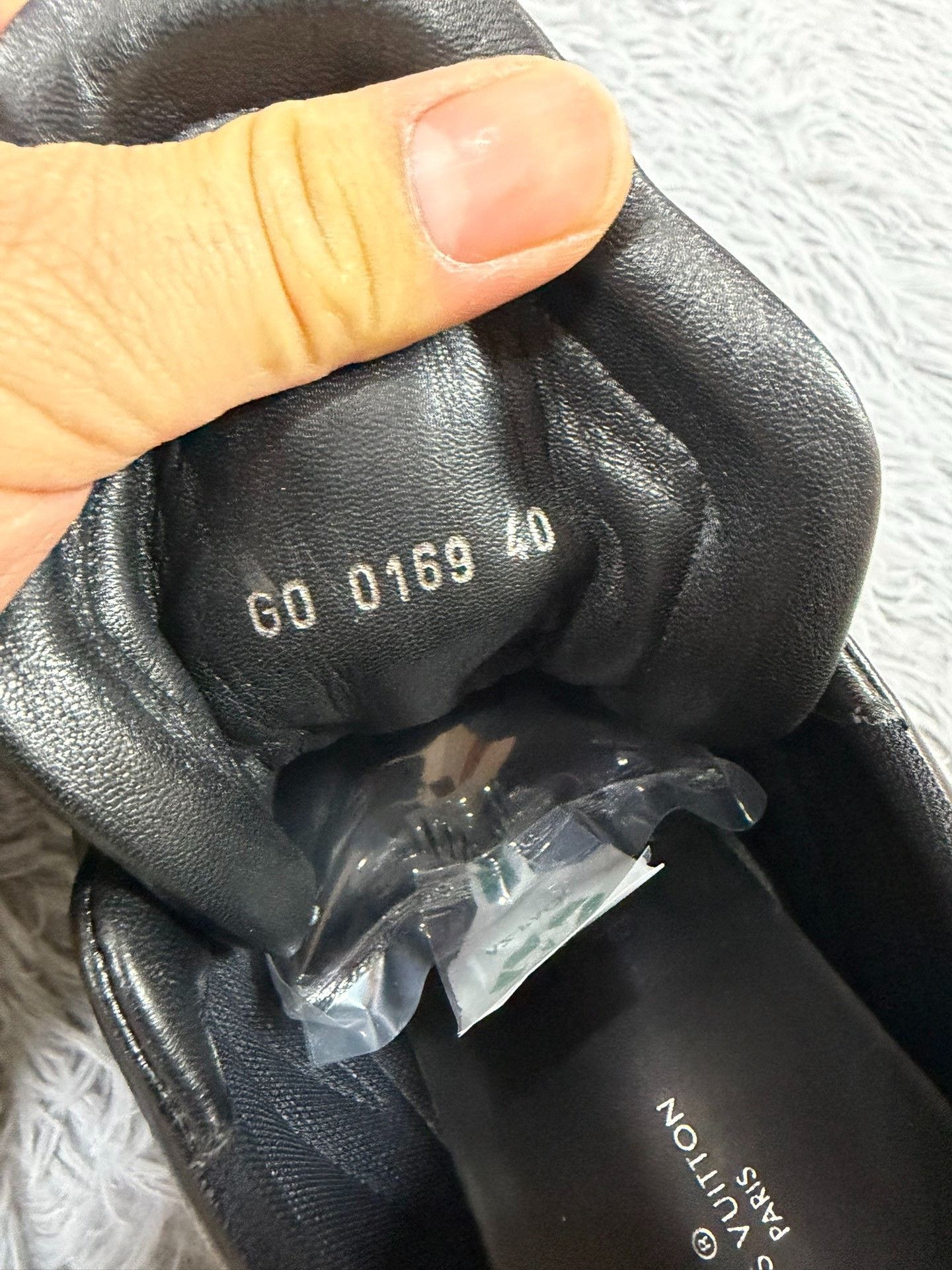 Louis Vuitton Louis Vuitton Black Lowtop Sneakers us_10 Women Size US 10 / IT 40 - 6 Thumbnail