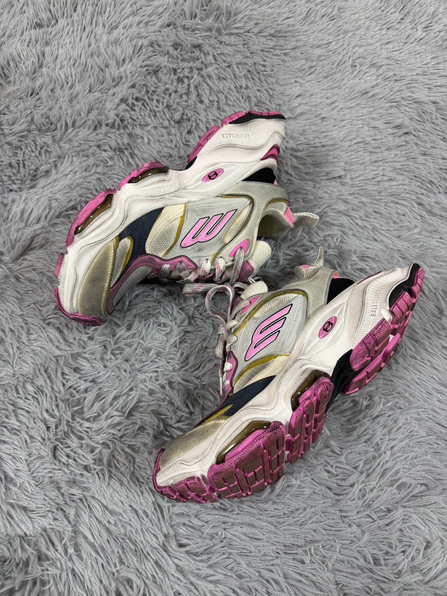 Balenciaga Balenciaga Cargo Pink Lowtop Sneakers us_7 Women Size US 7 / IT 37 - 2 Thumbnail