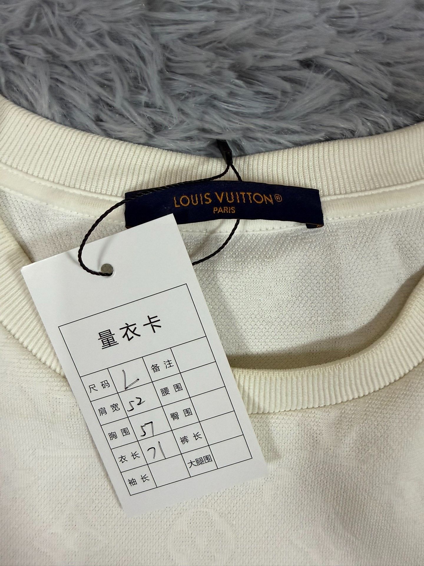 Louis Vuitton Louis Vuitton Retro White T-Shirt l Men Size US L / EU 52-54 / 3 - 3 Thumbnail