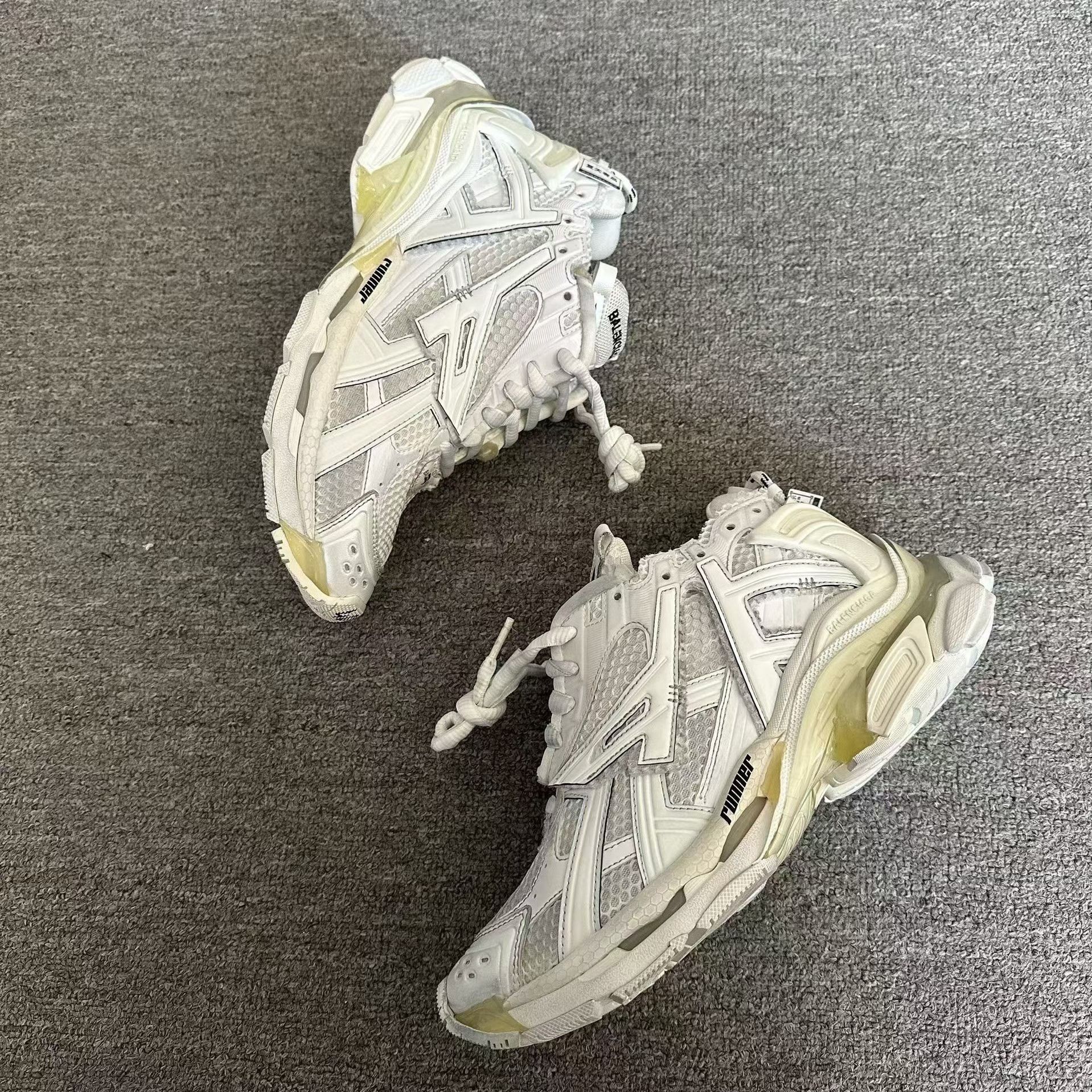 Balenciaga Balenciaga Running White Lowtop Sneakers 7 Men Size US 7 / EU 40 - 2 Thumbnail