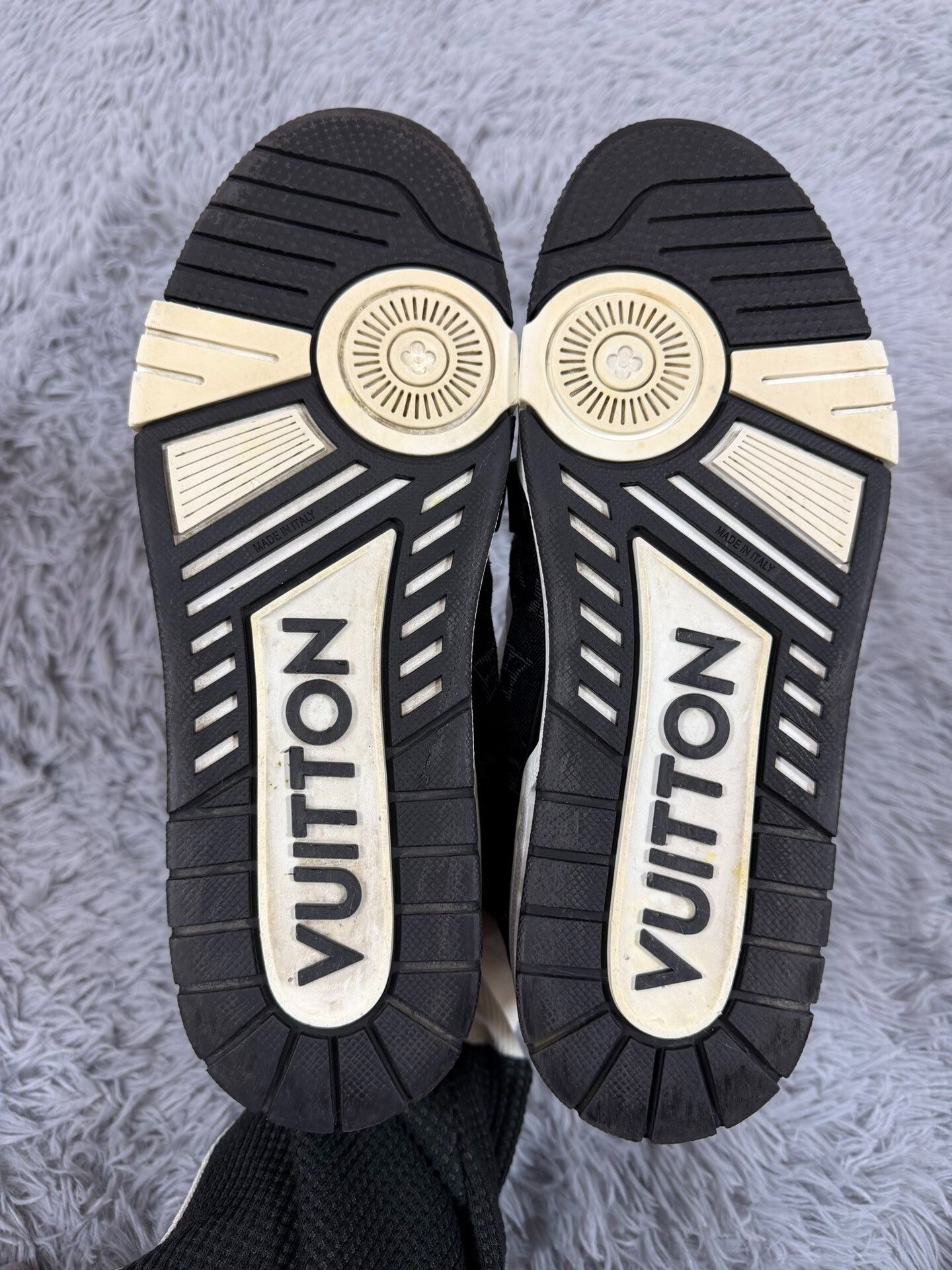 Louis Vuitton Louis Vuitton Training Black Lowtop Sneakers 9.5 Men Size US 9.5 / EU 42-43 - 5 Thumbnail