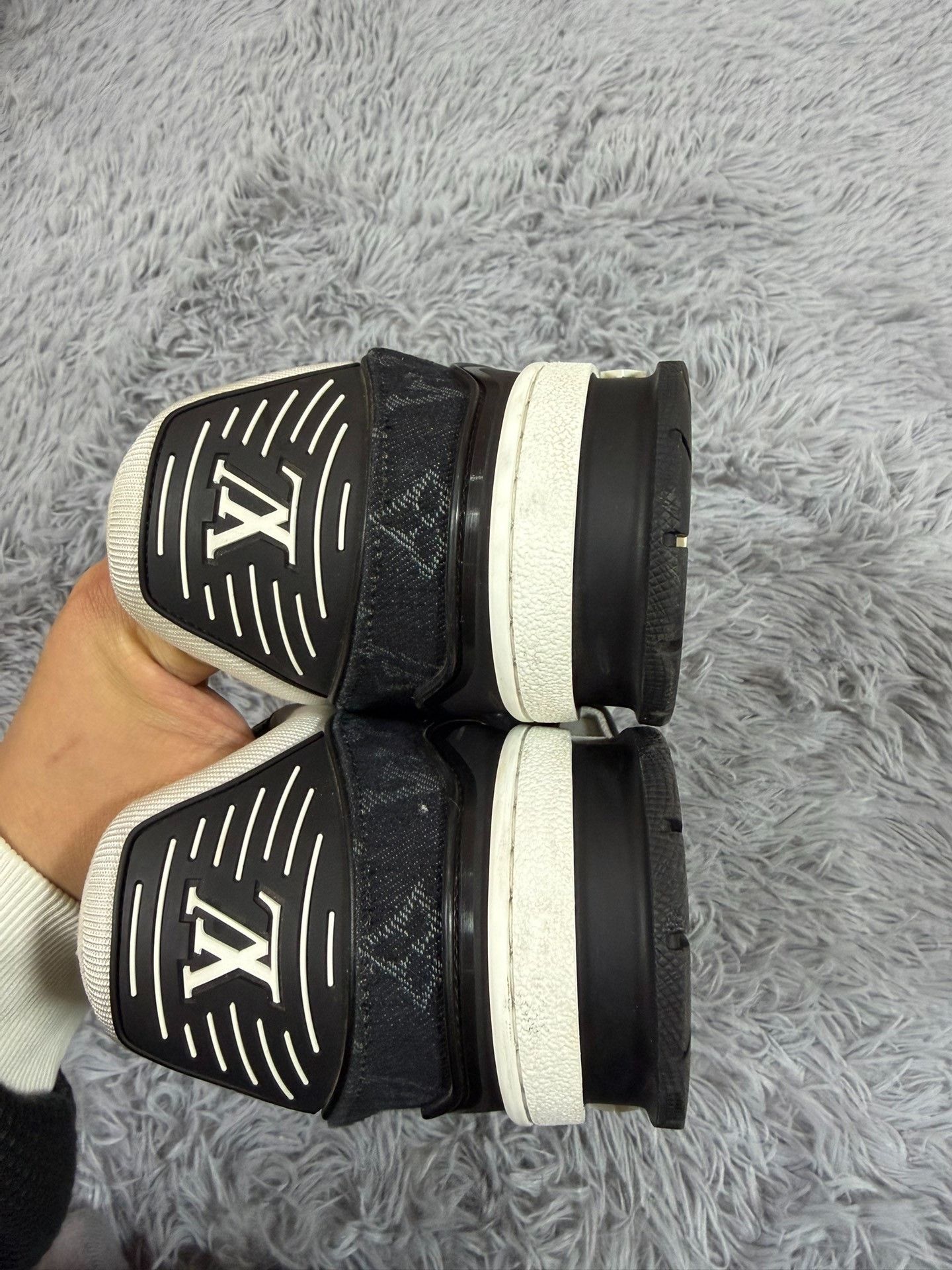 Louis Vuitton Louis Vuitton Training Black Lowtop Sneakers 9.5 Men Size US 9.5 / EU 42-43 - 4 Thumbnail