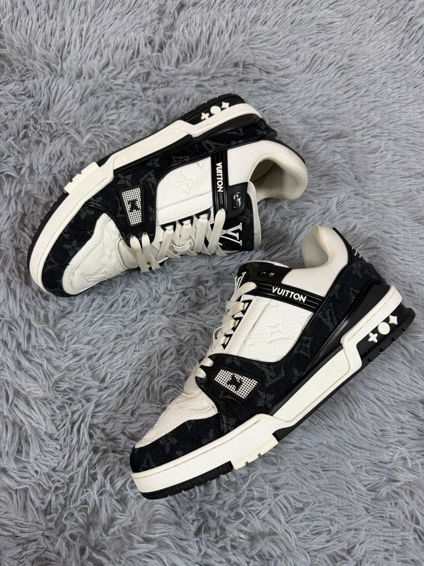 Louis Vuitton Louis Vuitton Training Black Lowtop Sneakers 9.5 Men Size US 9.5 / EU 42-43 - 2 Thumbnail
