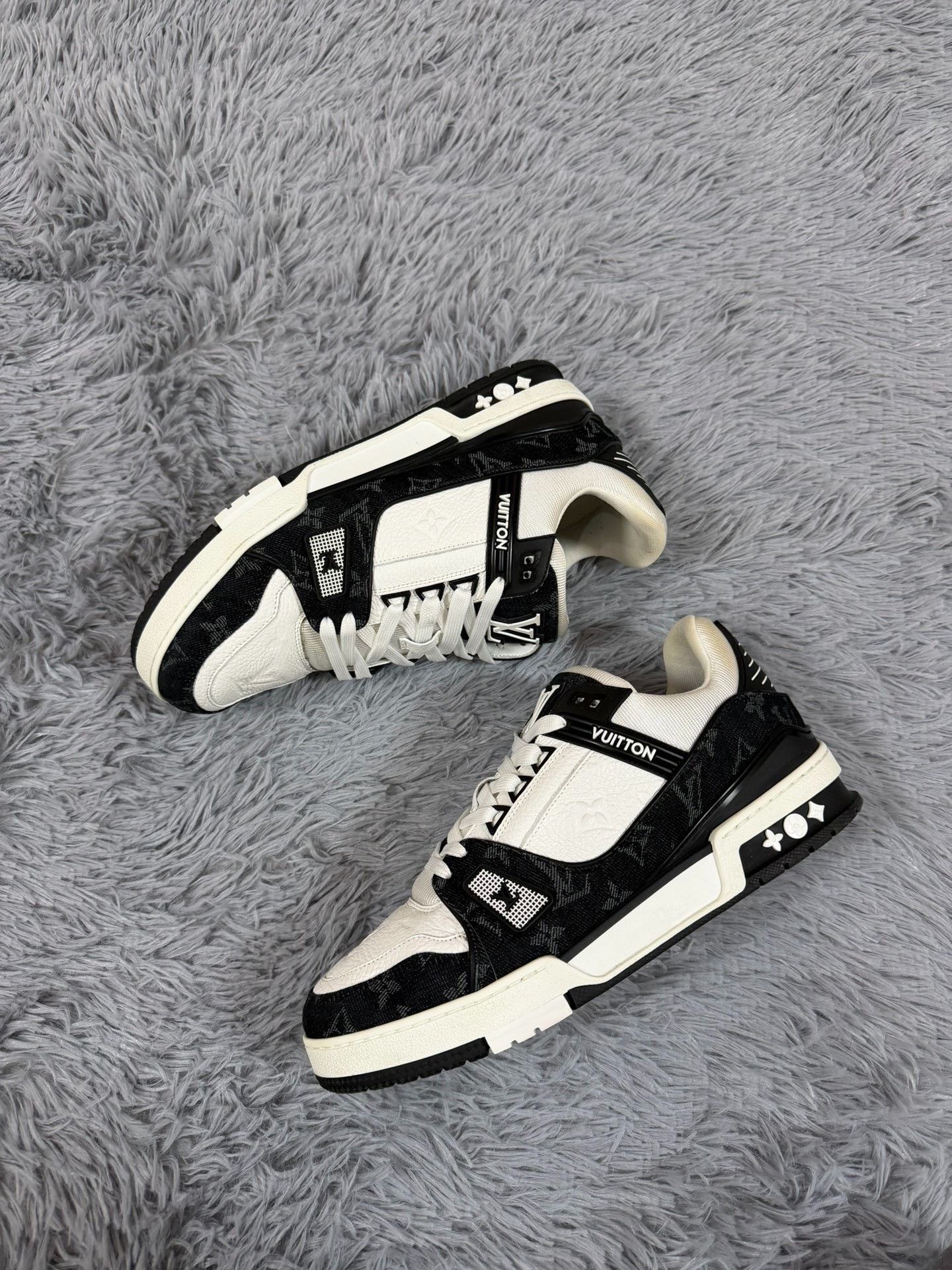 Louis Vuitton Louis Vuitton Training Black Lowtop Sneakers 8 Men Size US 8 / EU 41 - 2 Thumbnail