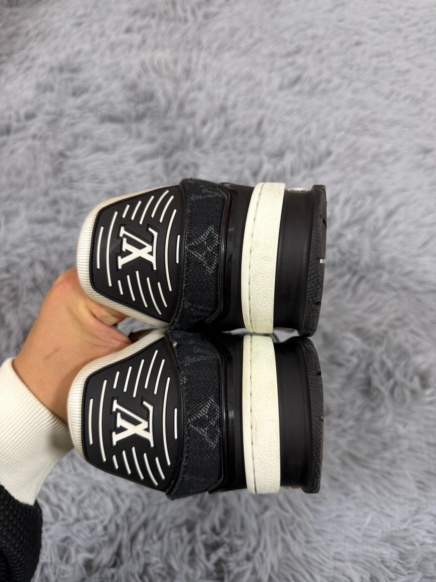 Louis Vuitton Louis Vuitton Training Black Lowtop Sneakers 8 Men Size US 8 / EU 41 - 4 Thumbnail