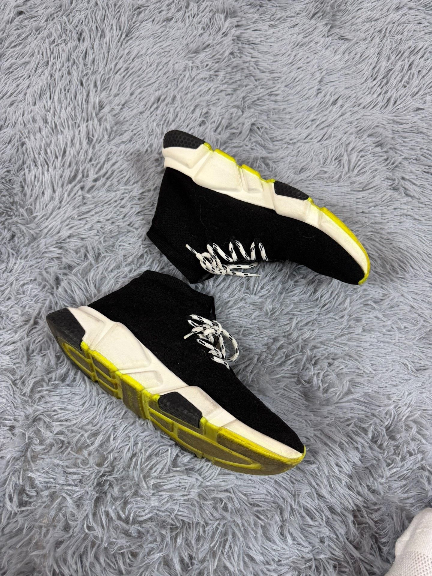 Balenciaga Balenciaga Glow Yellow Lowtop Sneakers 9 Men Size US 9 / EU 42 - 3 Thumbnail